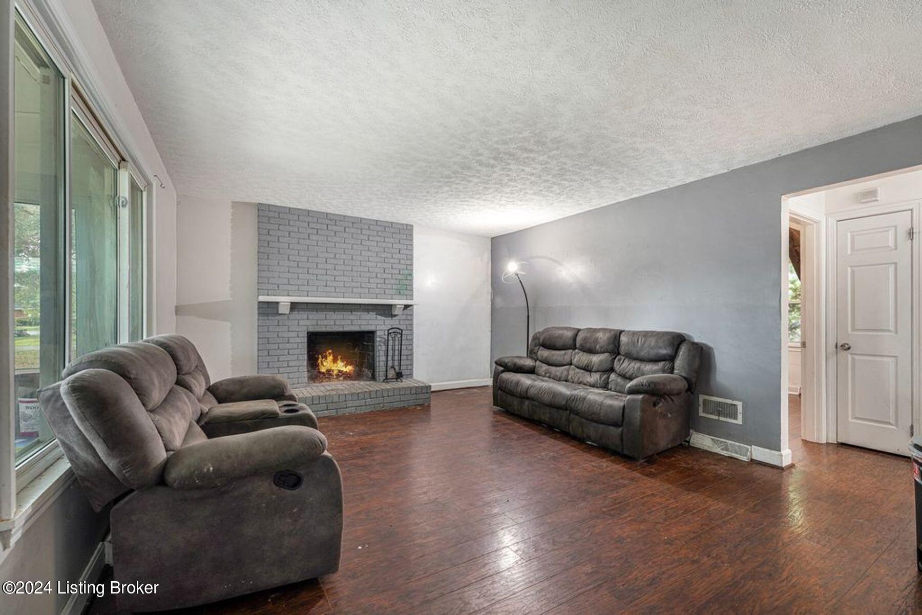 5335 Stephan Dr