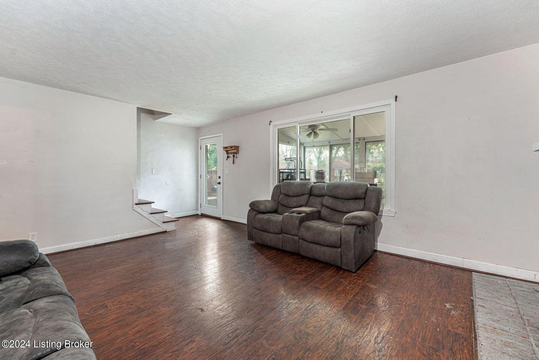 5335 Stephan Dr