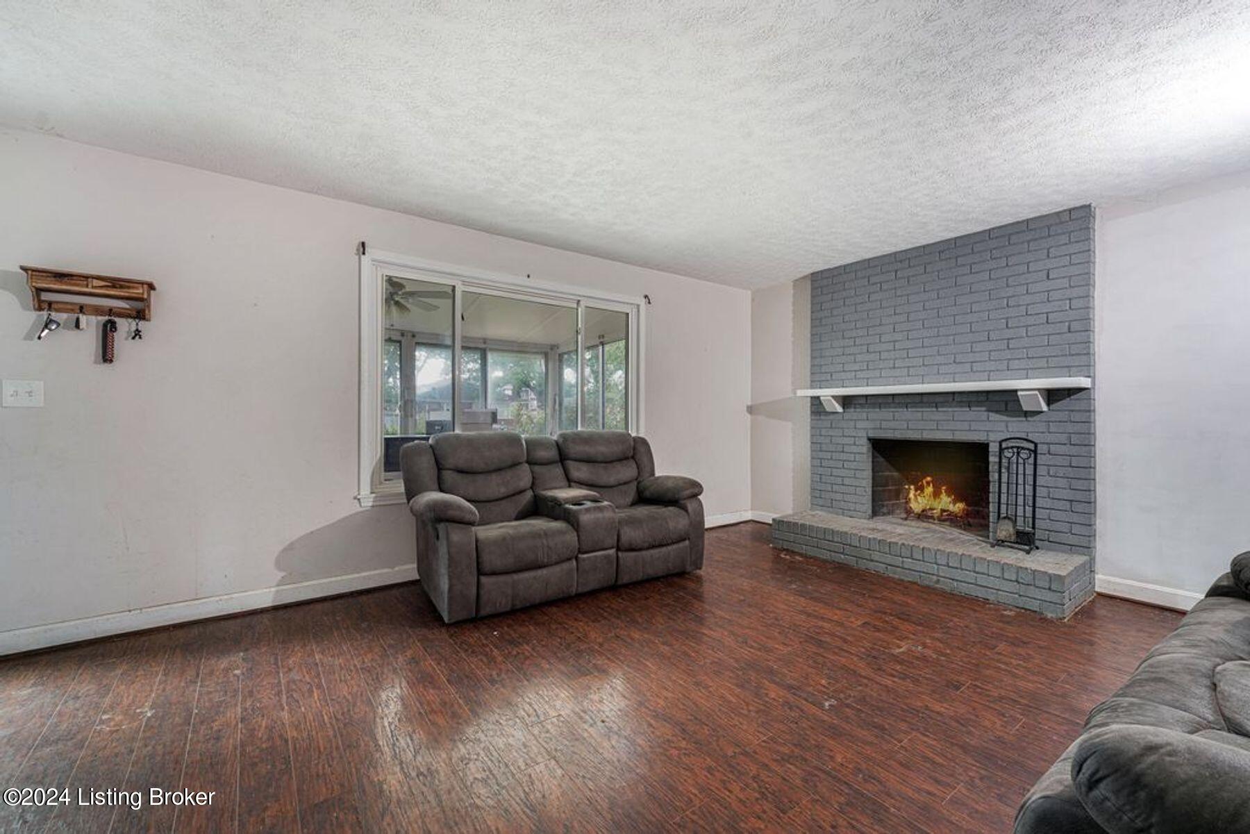 5335 Stephan Dr