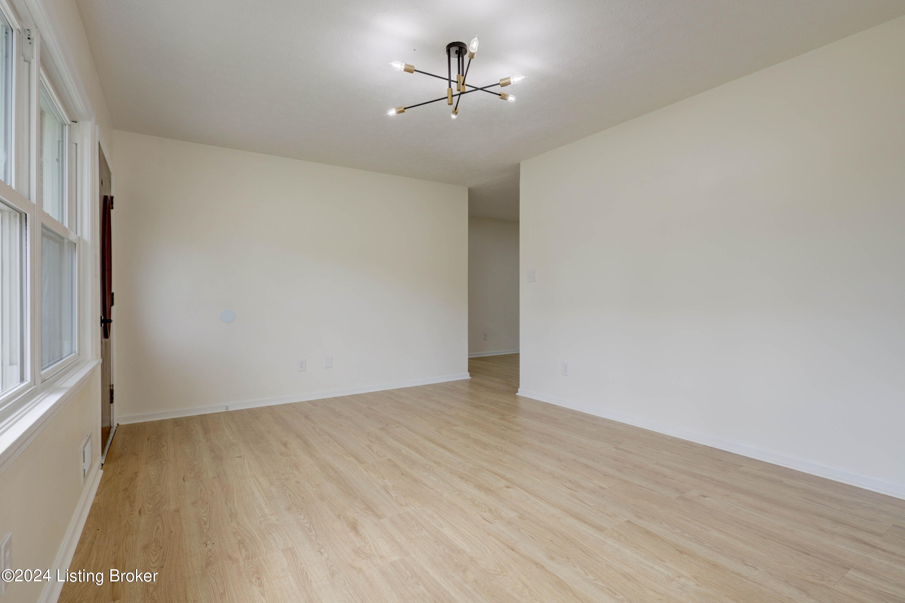 4711 Greenwood Rd
