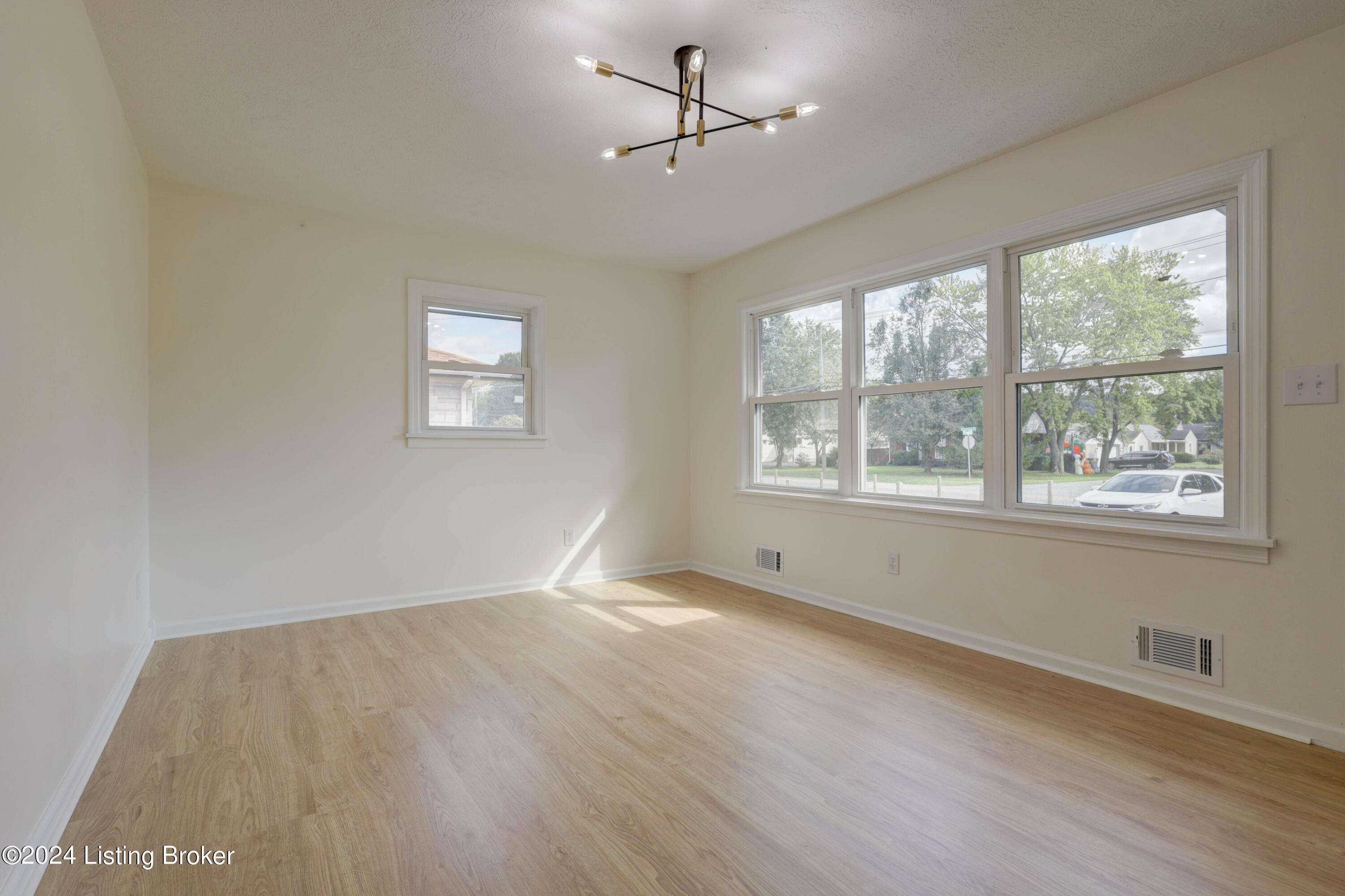 4711 Greenwood Rd