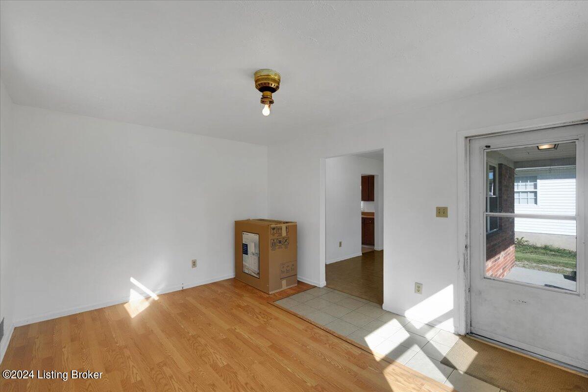 5016 Wellsworth Ave