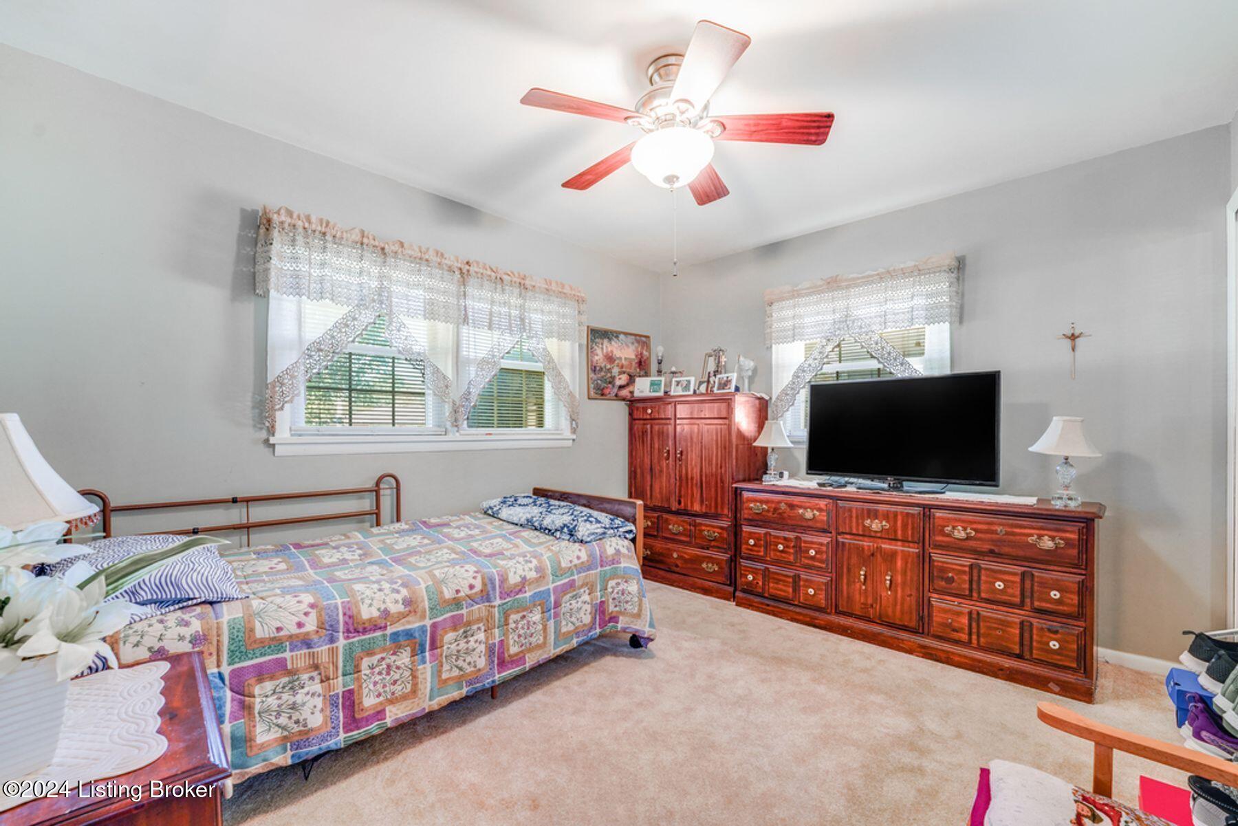 9109 Mahoney Dr