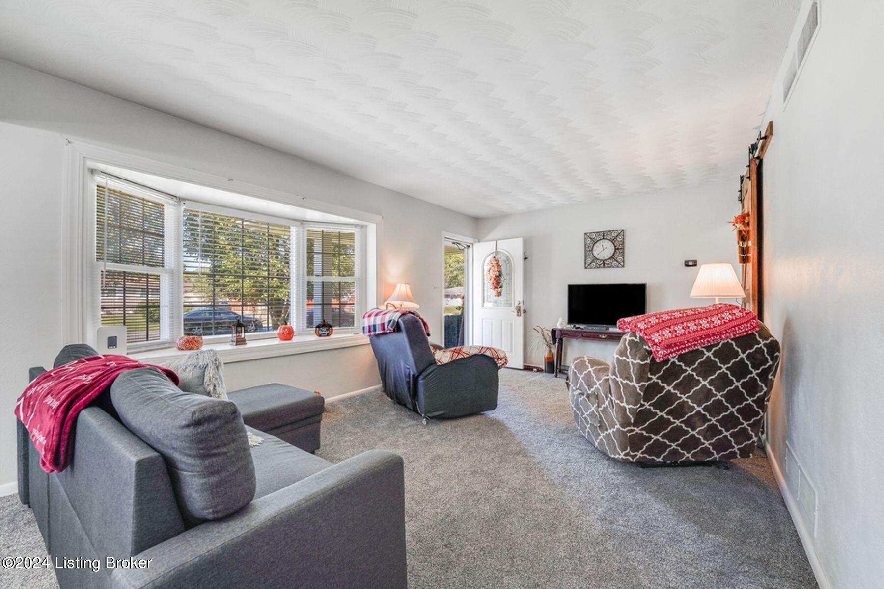 9109 Mahoney Dr