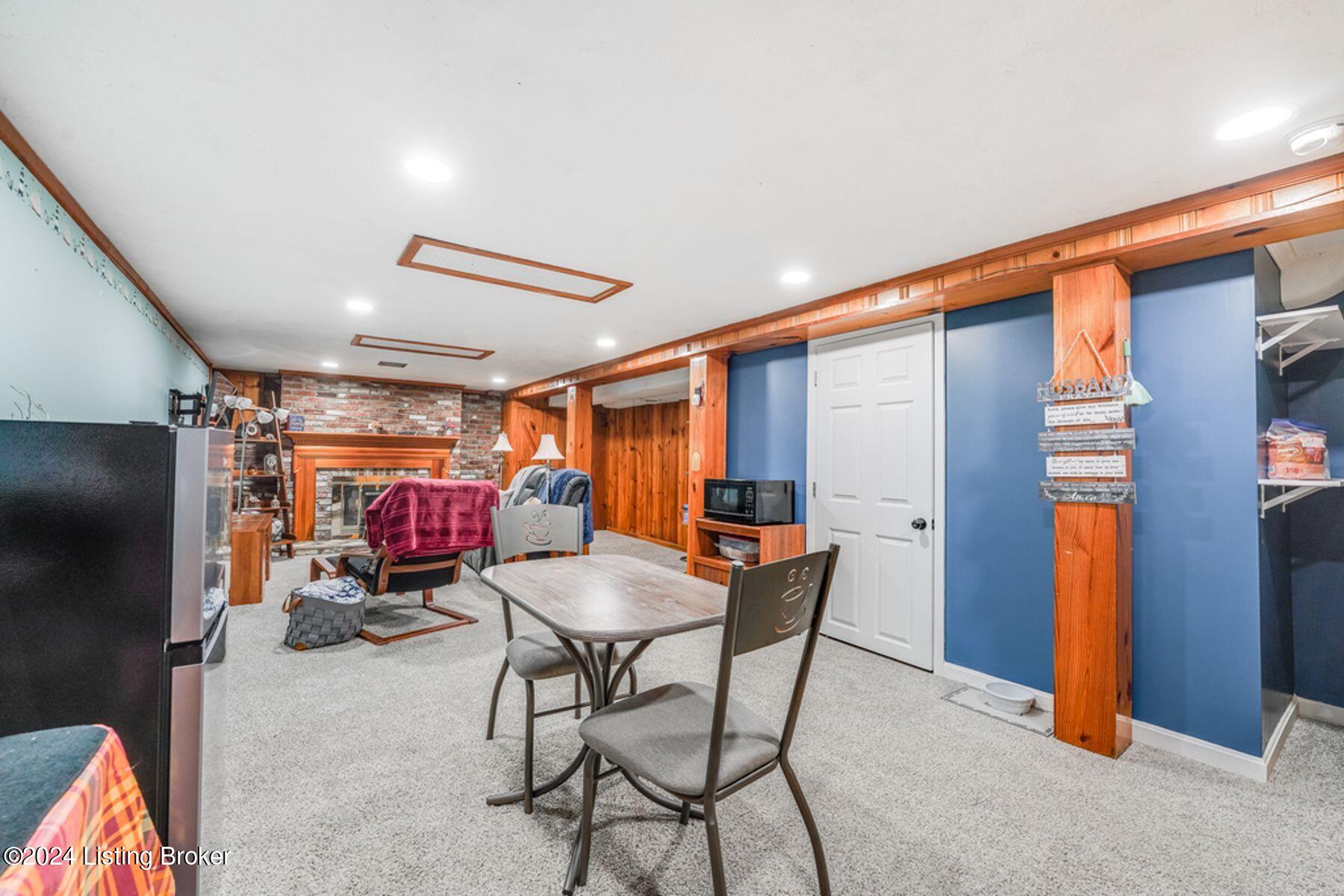 9109 Mahoney Dr