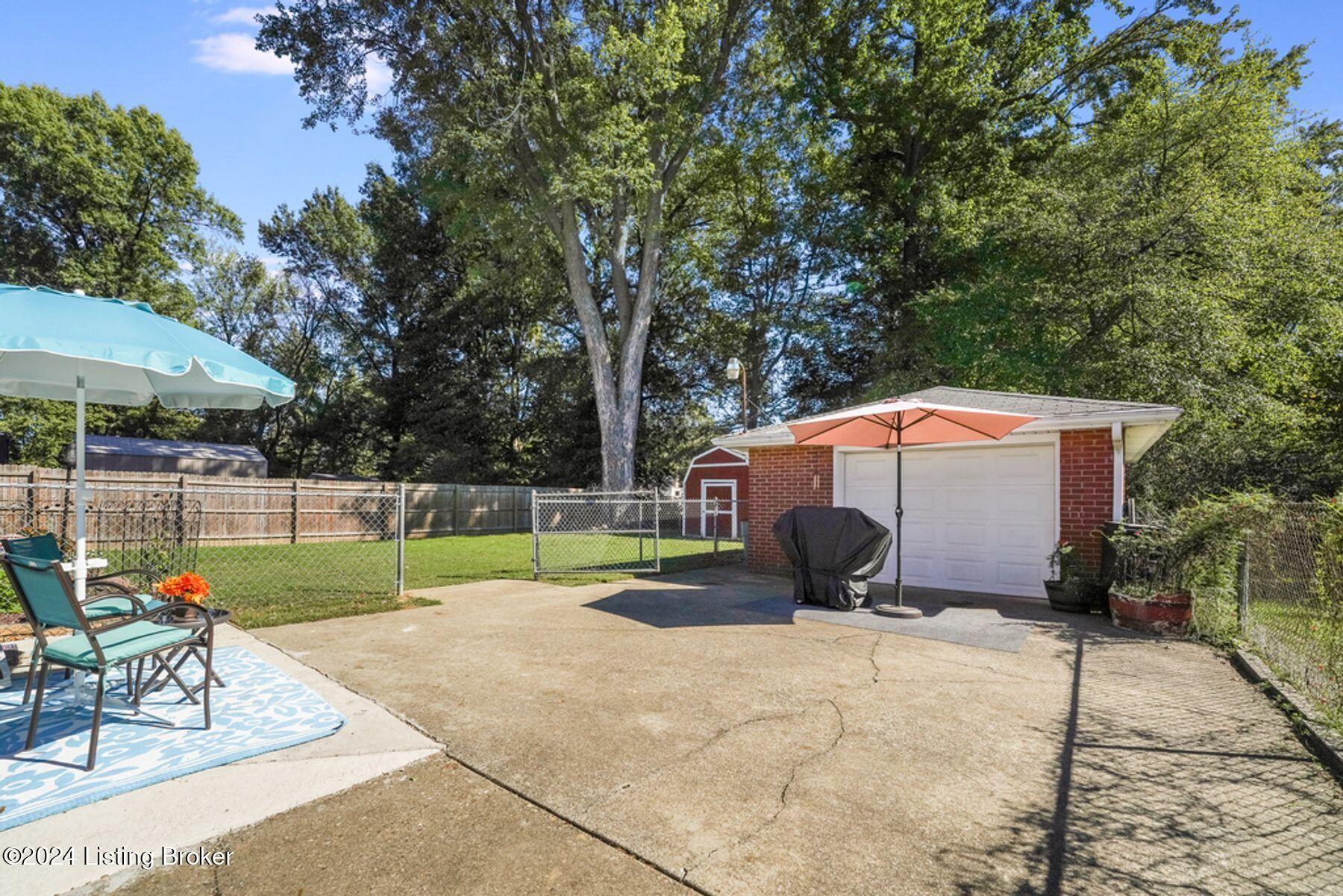 9109 Mahoney Dr