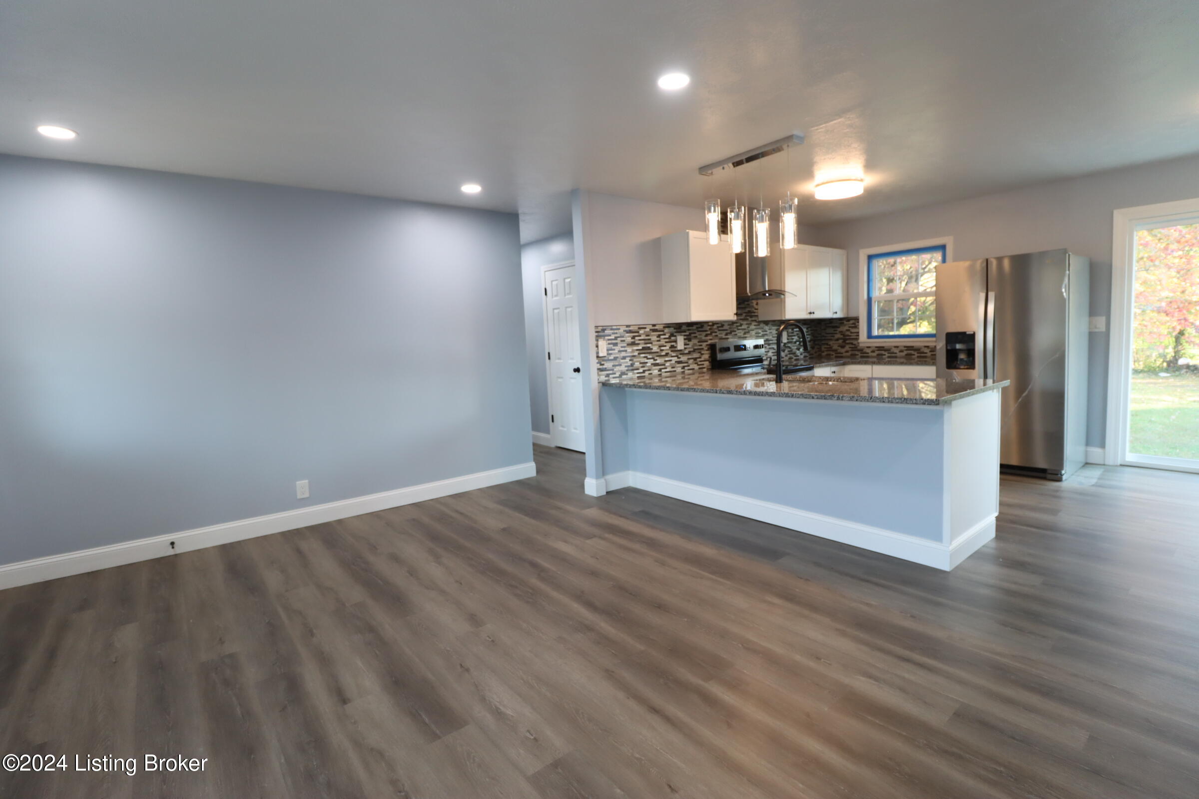 5805 Hillwood Dr