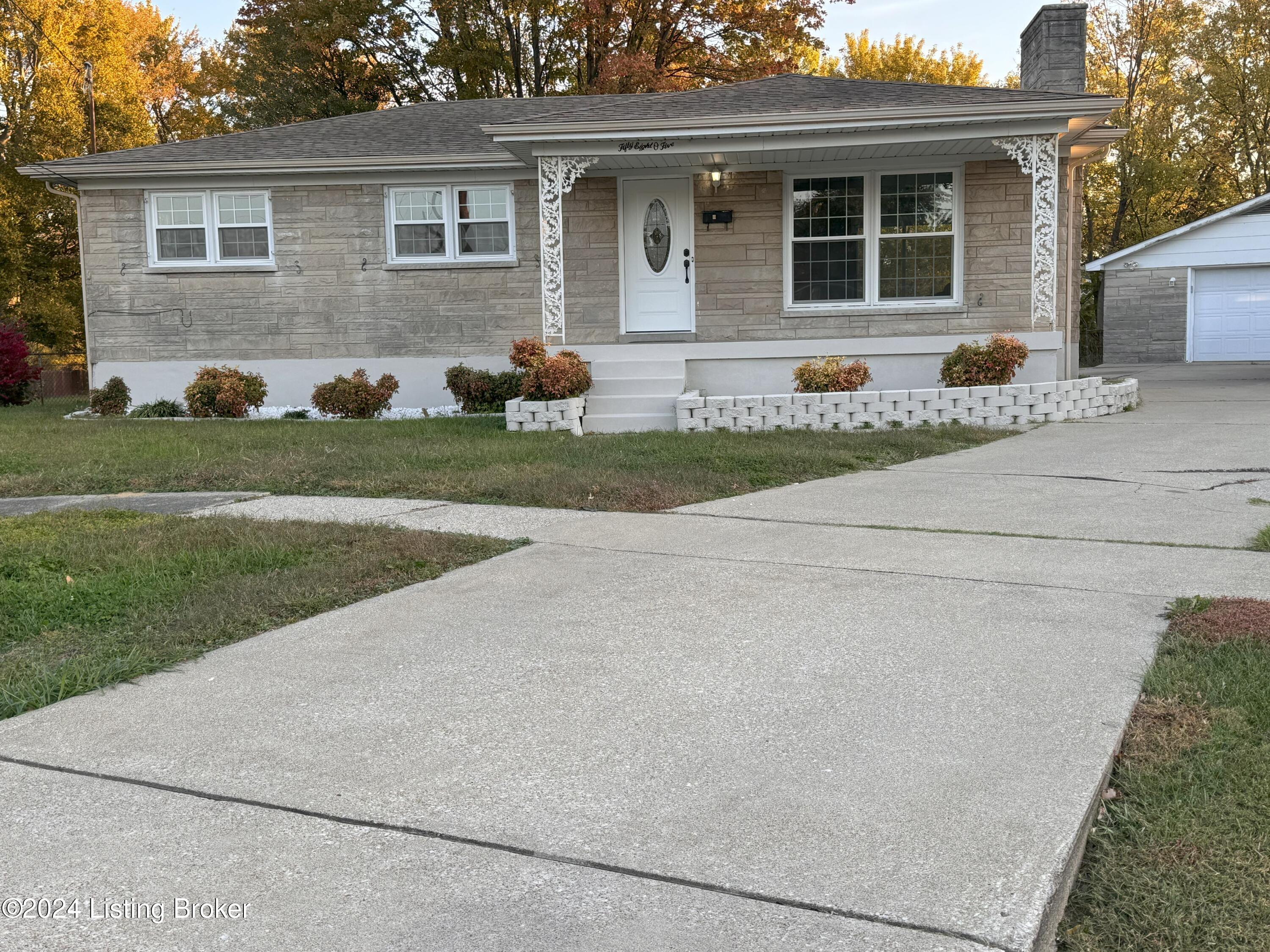 5805 Hillwood Dr