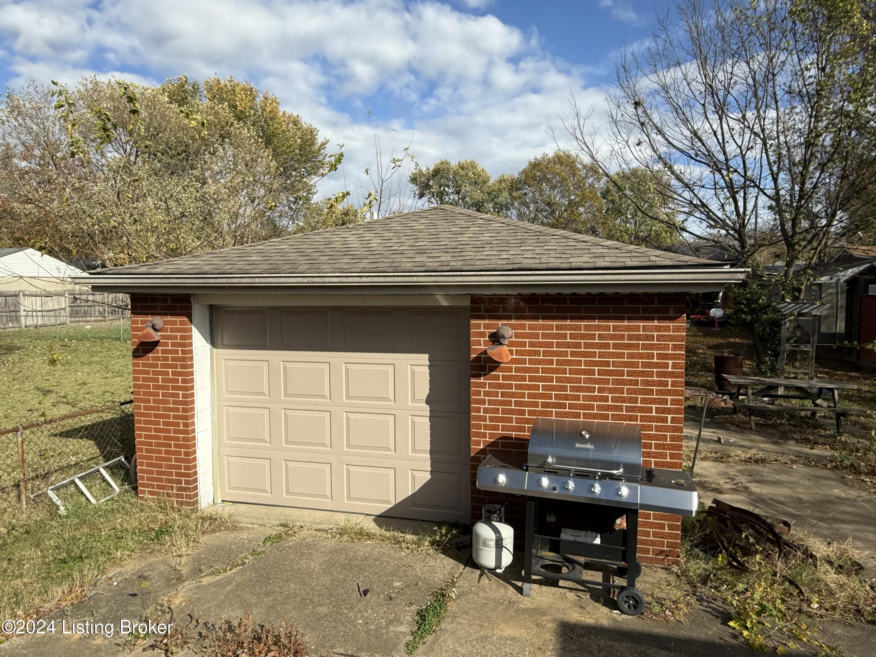 9805 West Ave