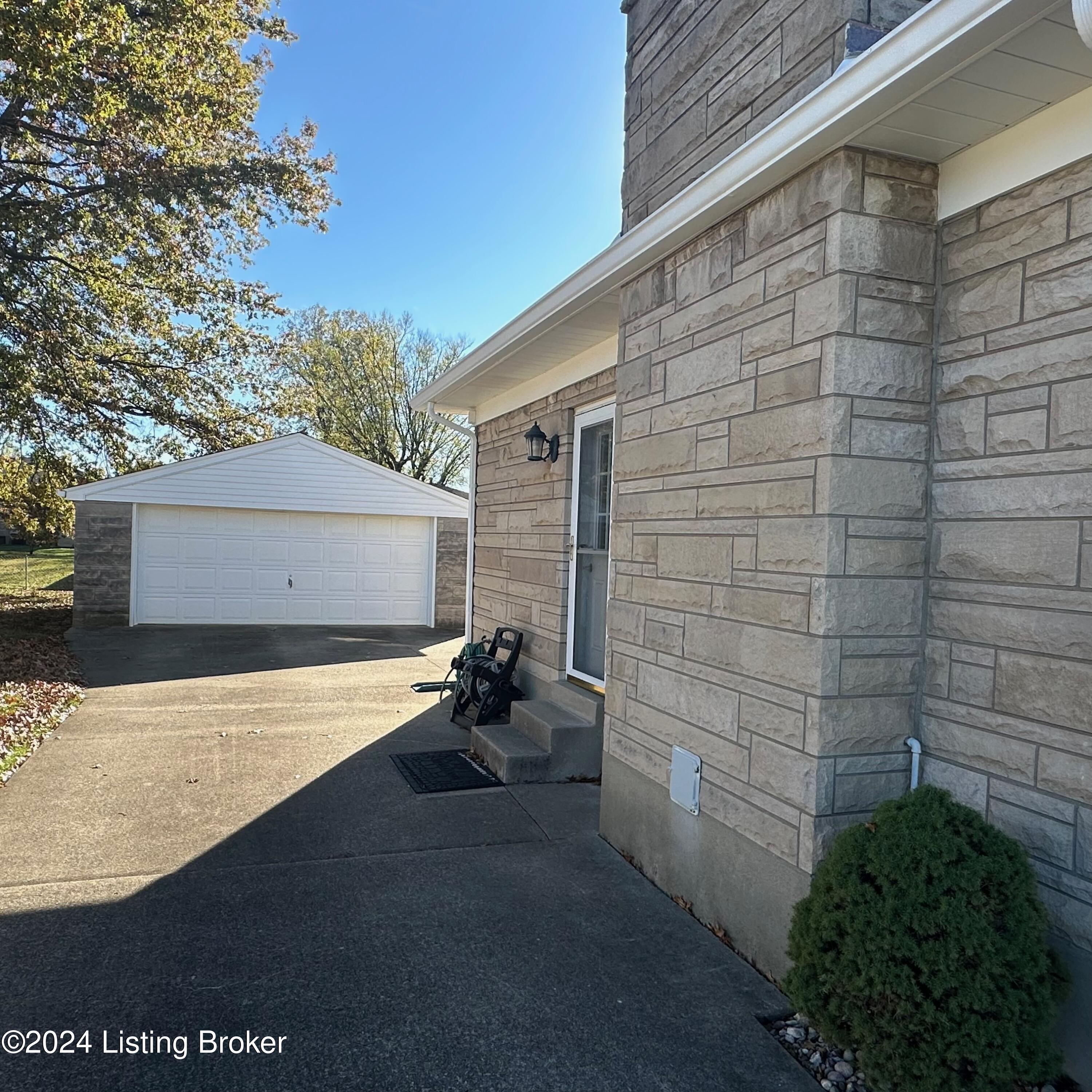 5218 Twinkle Dr