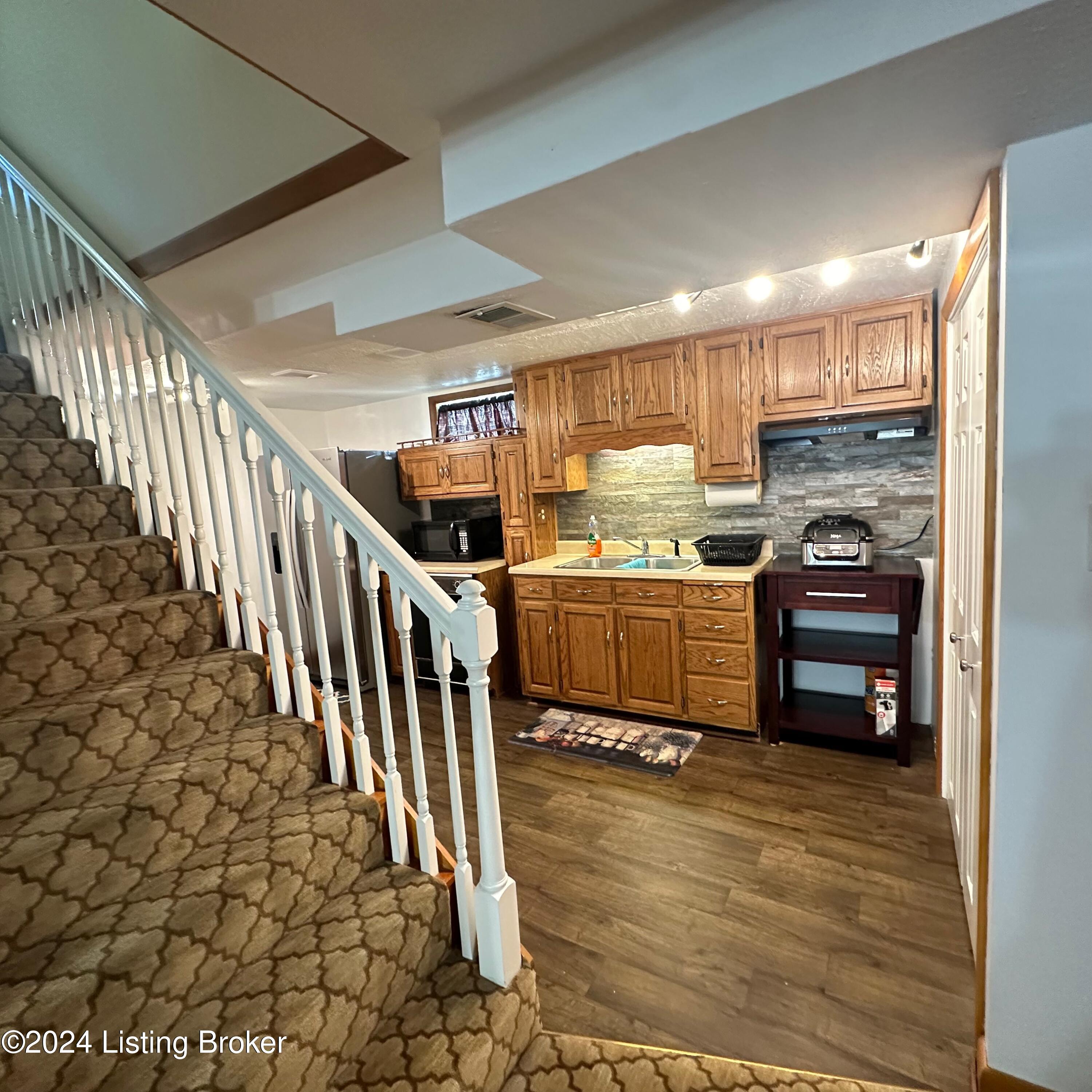 5218 Twinkle Dr