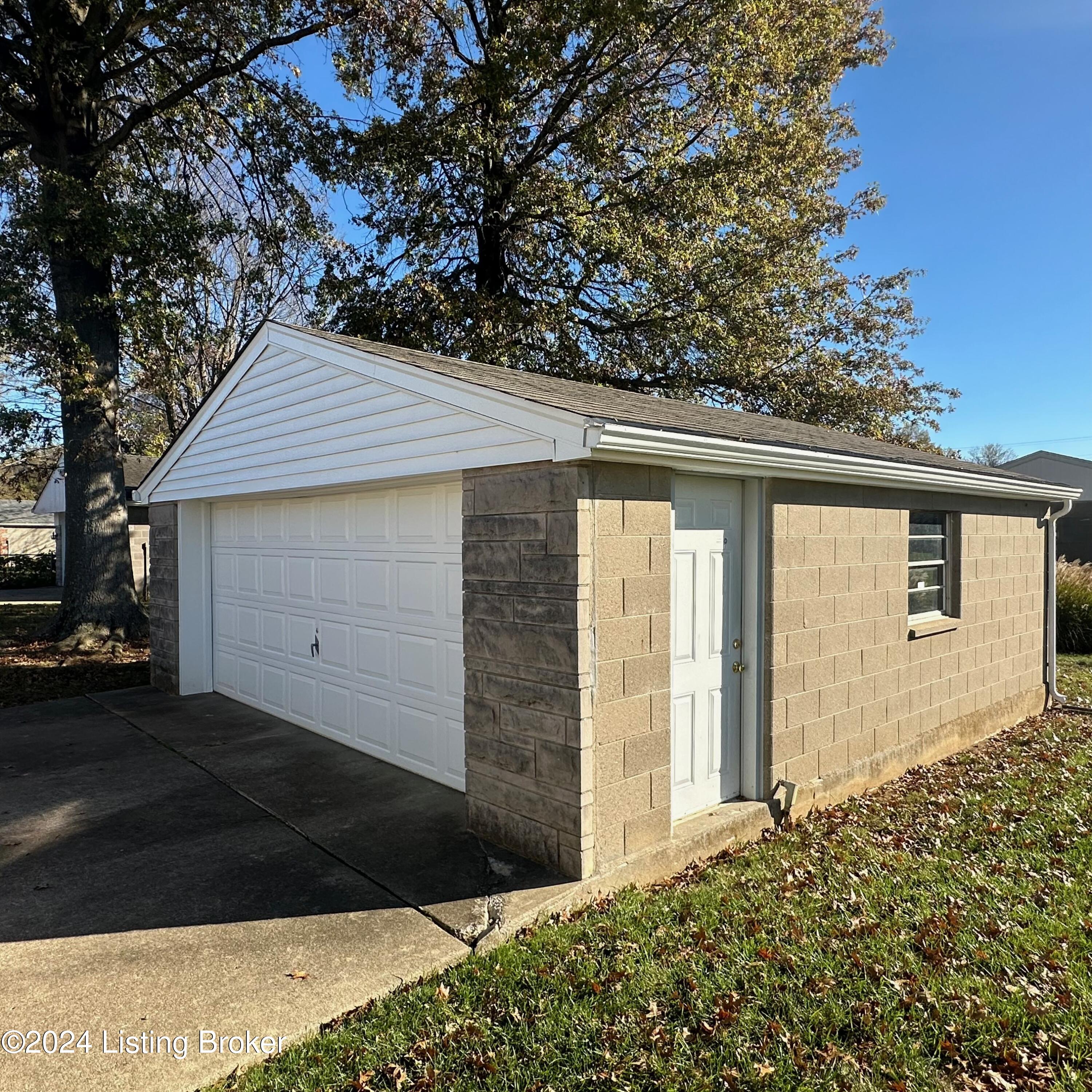 5218 Twinkle Dr