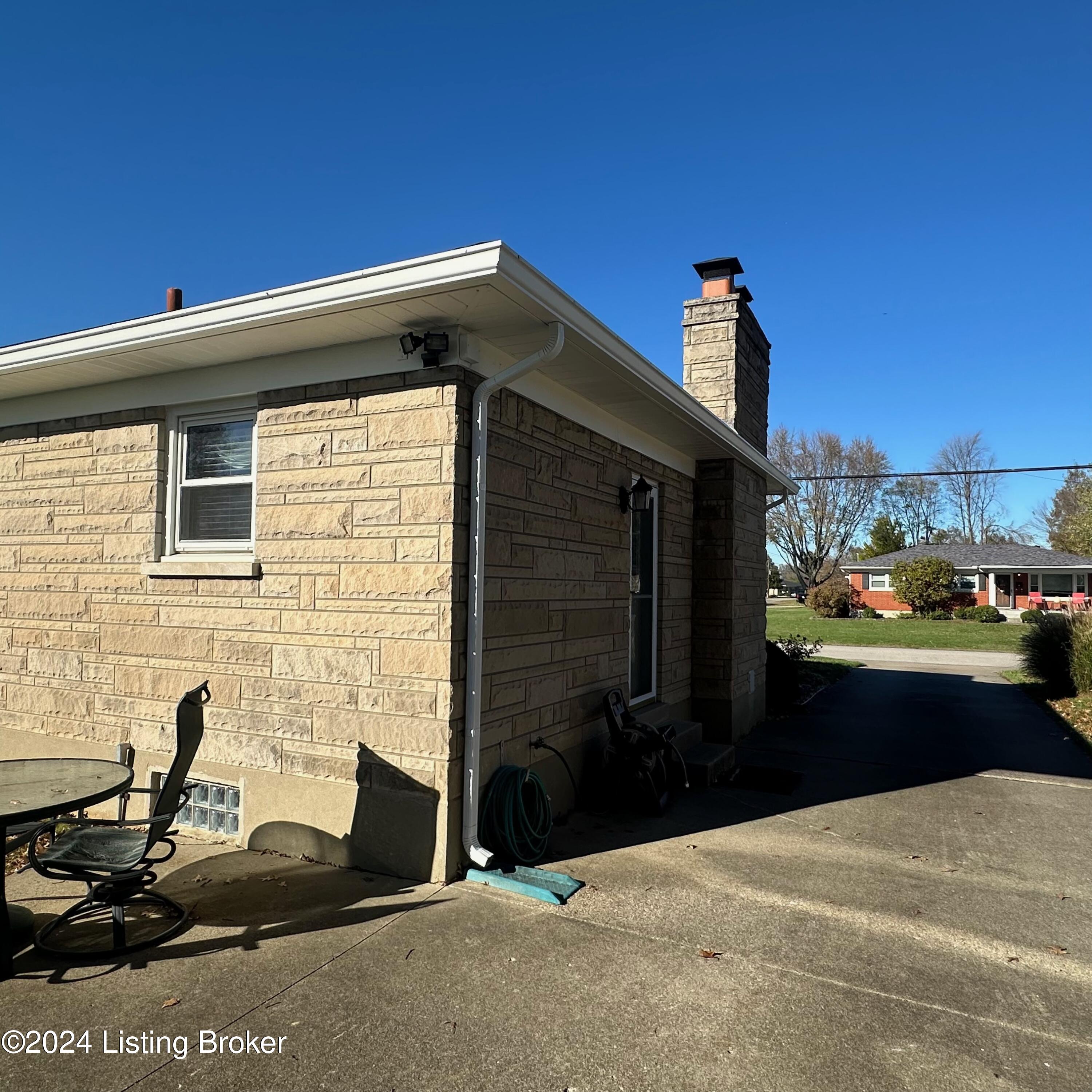 5218 Twinkle Dr