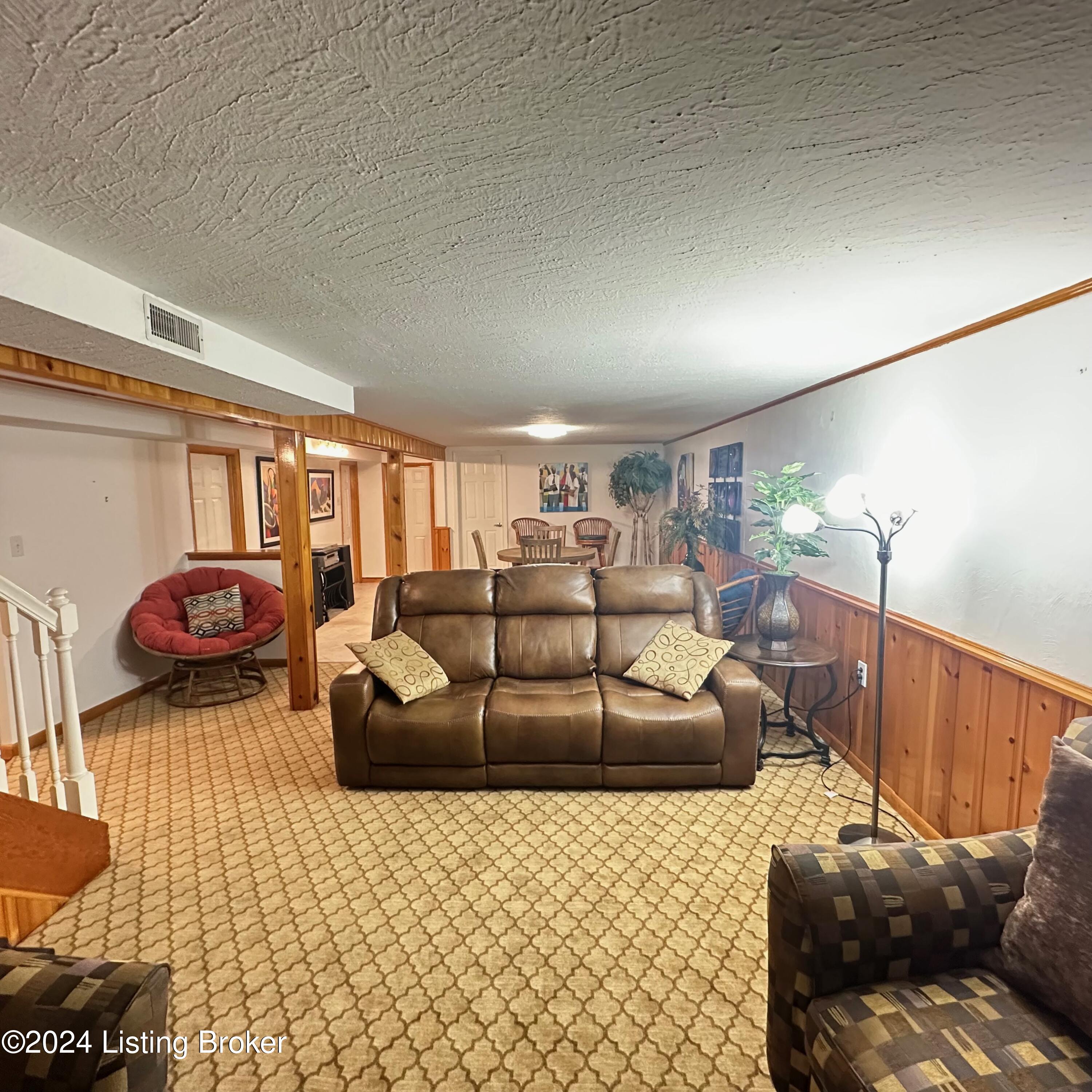 5218 Twinkle Dr