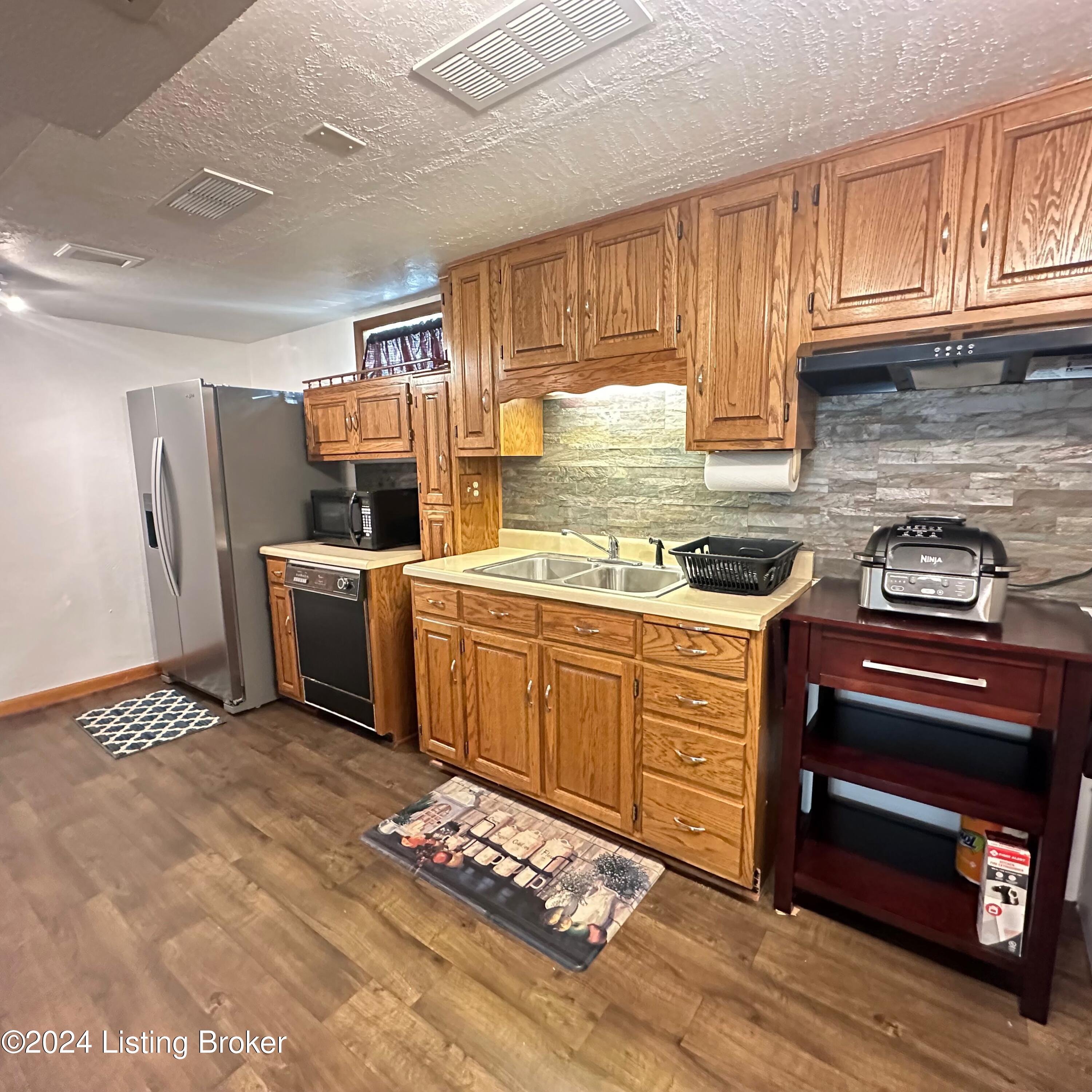 5218 Twinkle Dr