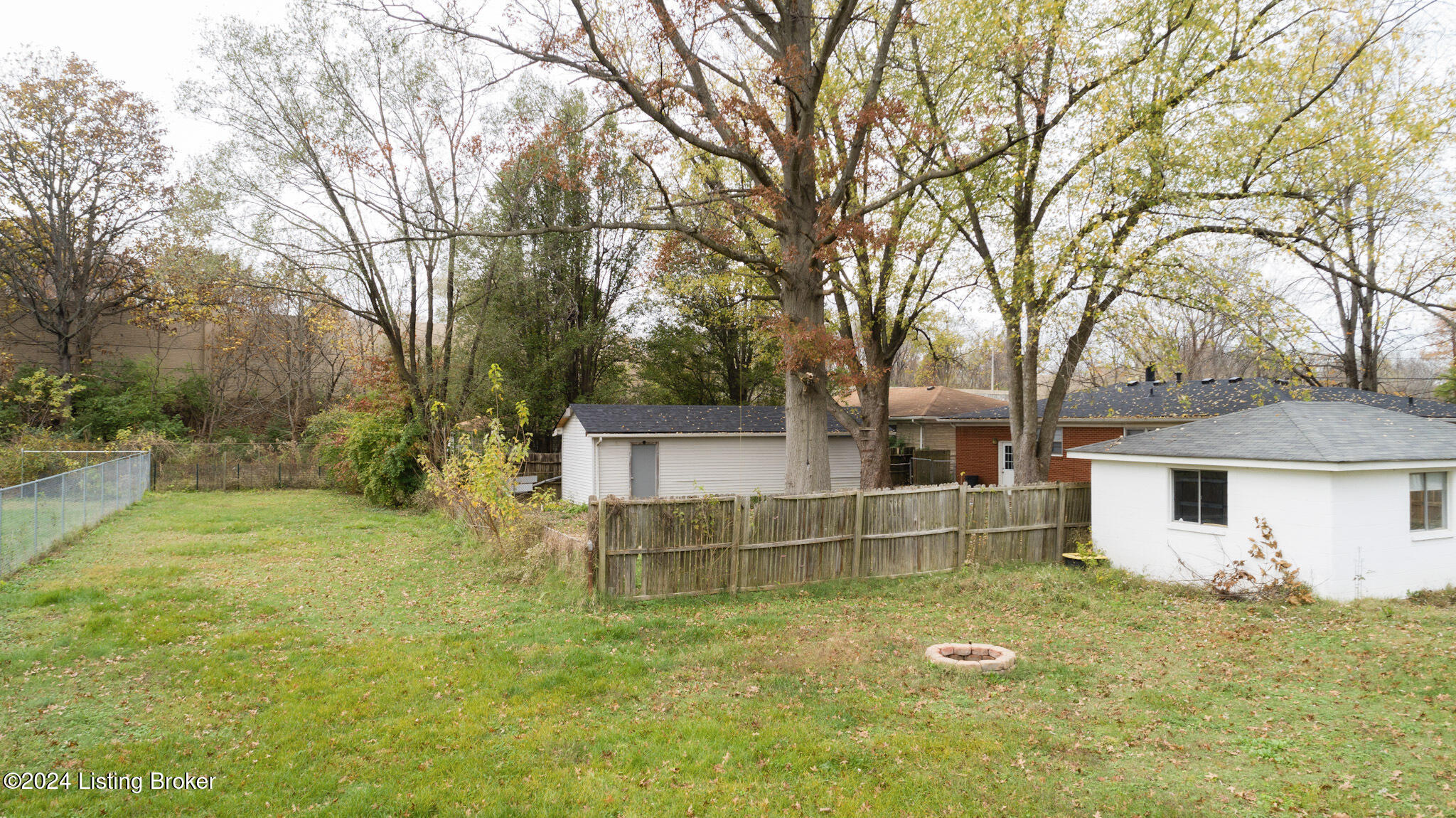 2406 Garrs Ln