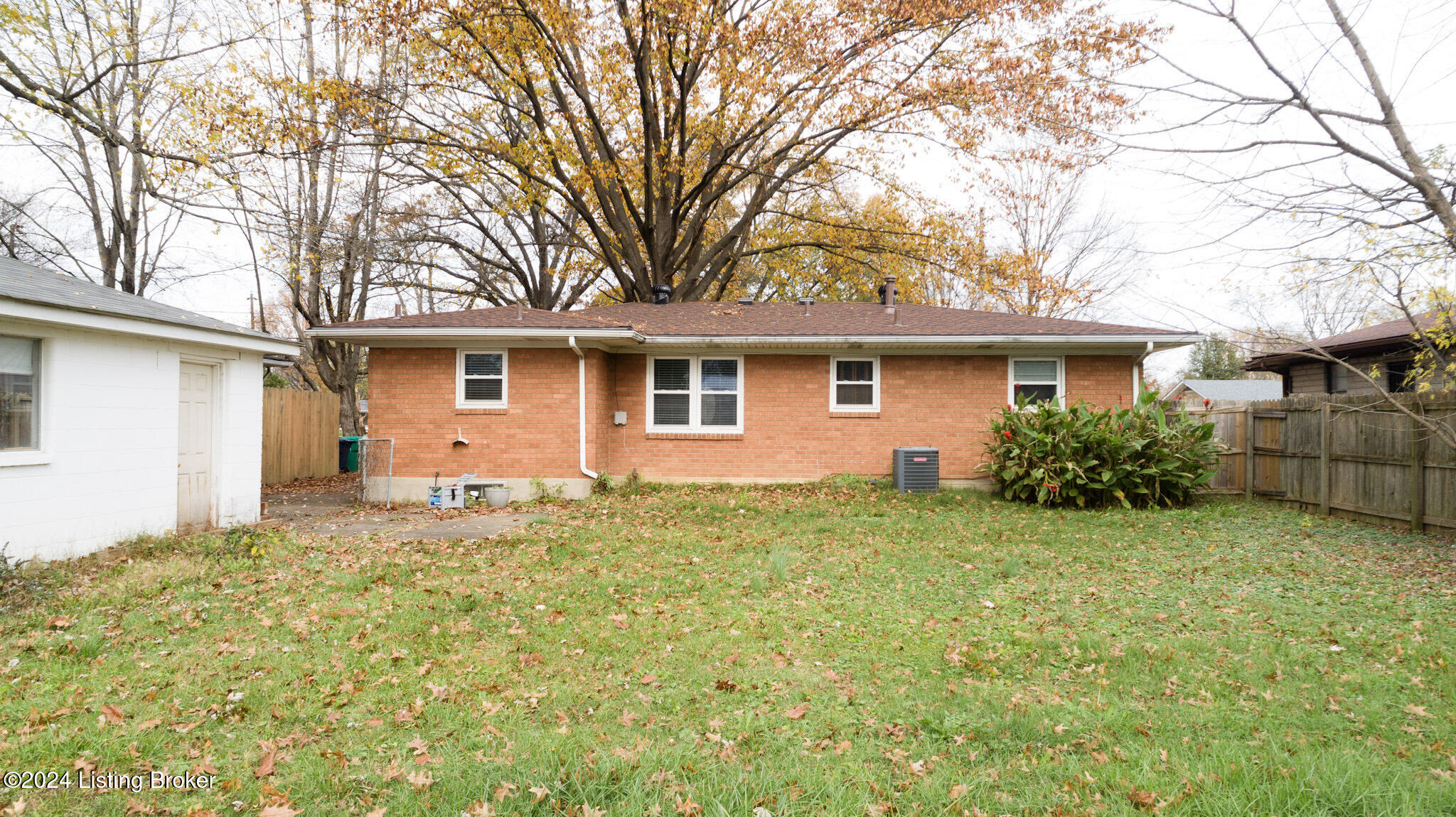 2406 Garrs Ln