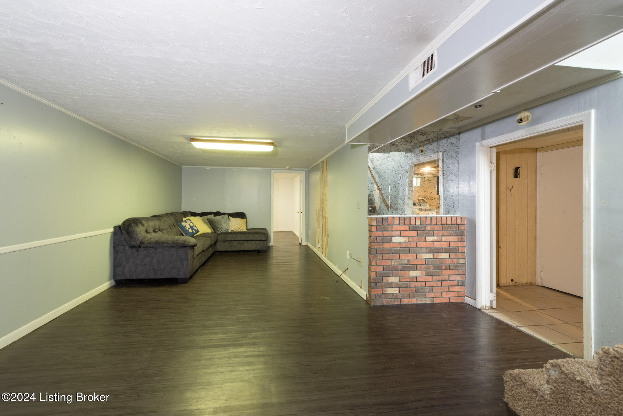 2406 Garrs Ln