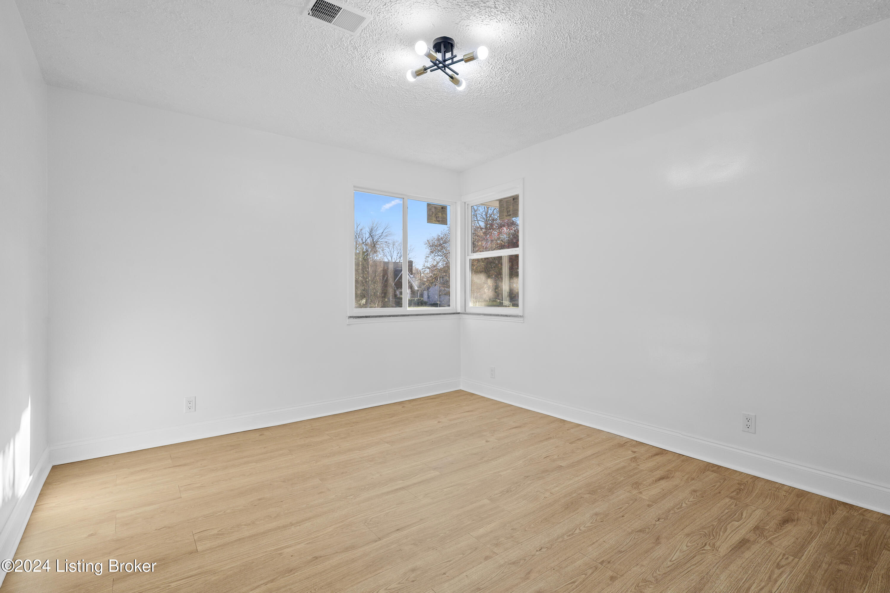 200 E Esplanade Ave