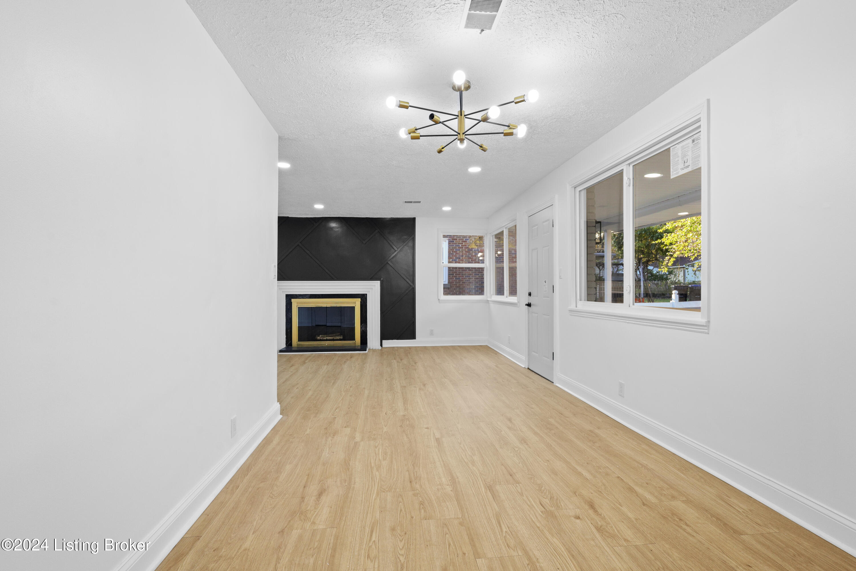 200 E Esplanade Ave