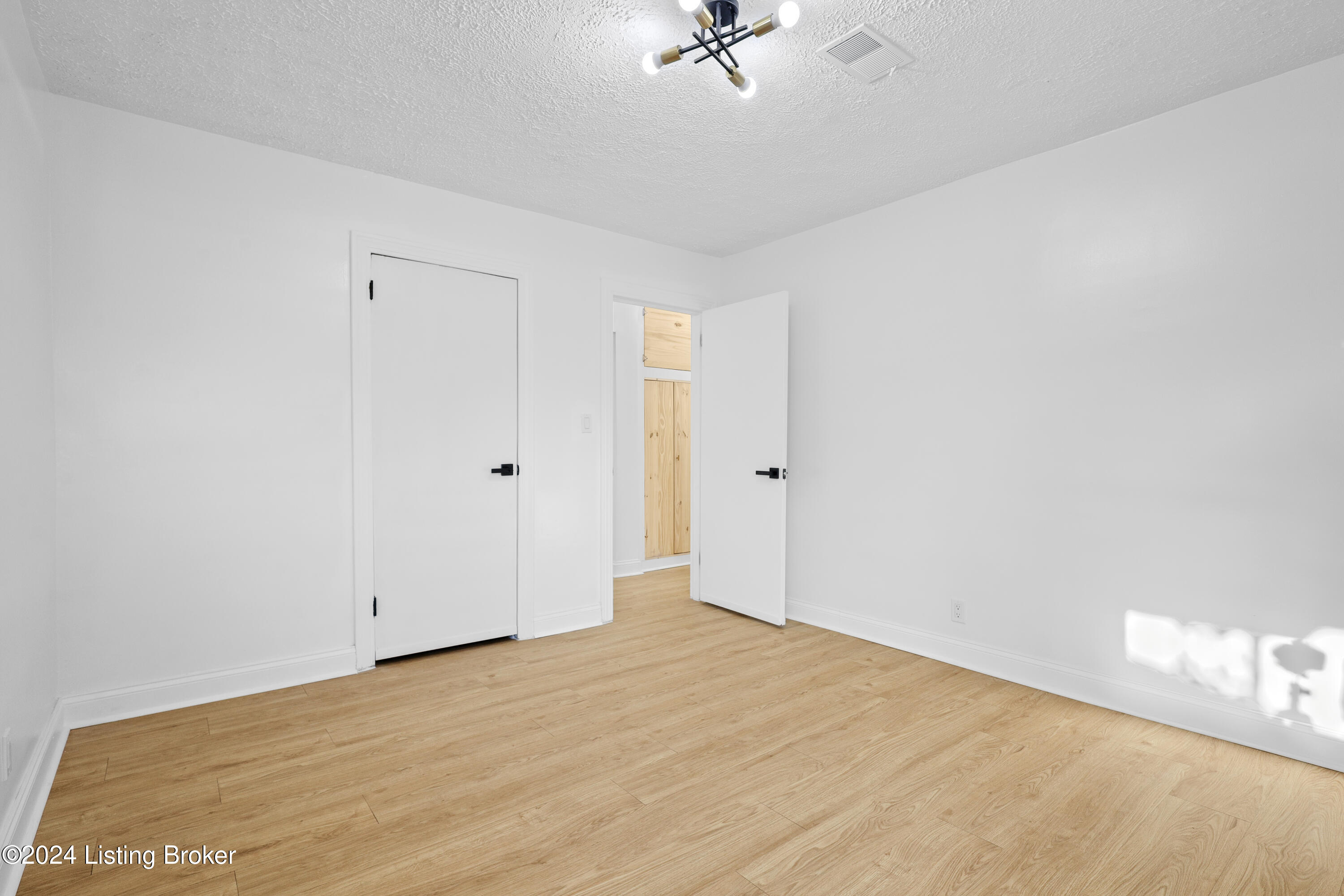 200 E Esplanade Ave