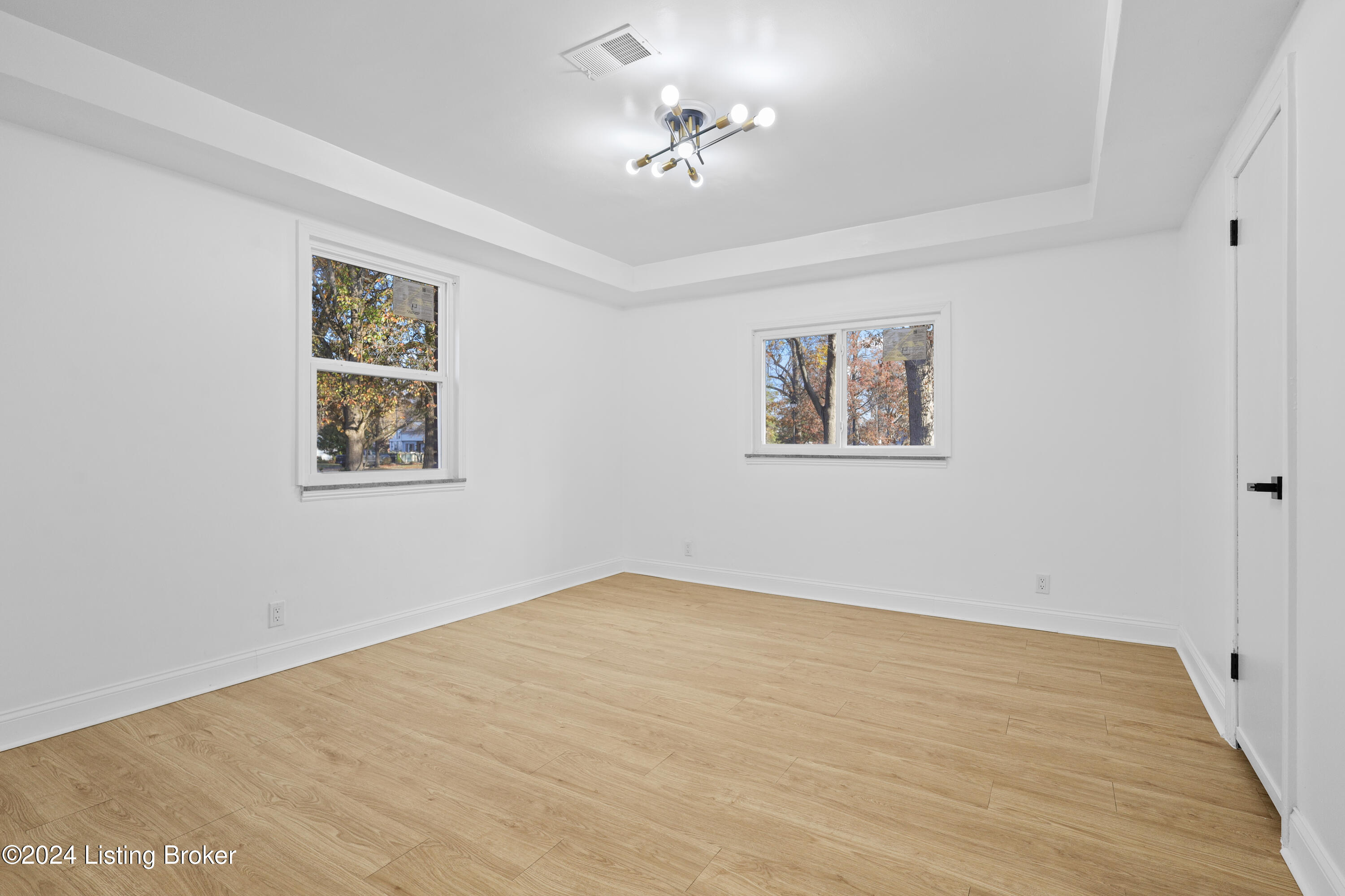 200 E Esplanade Ave