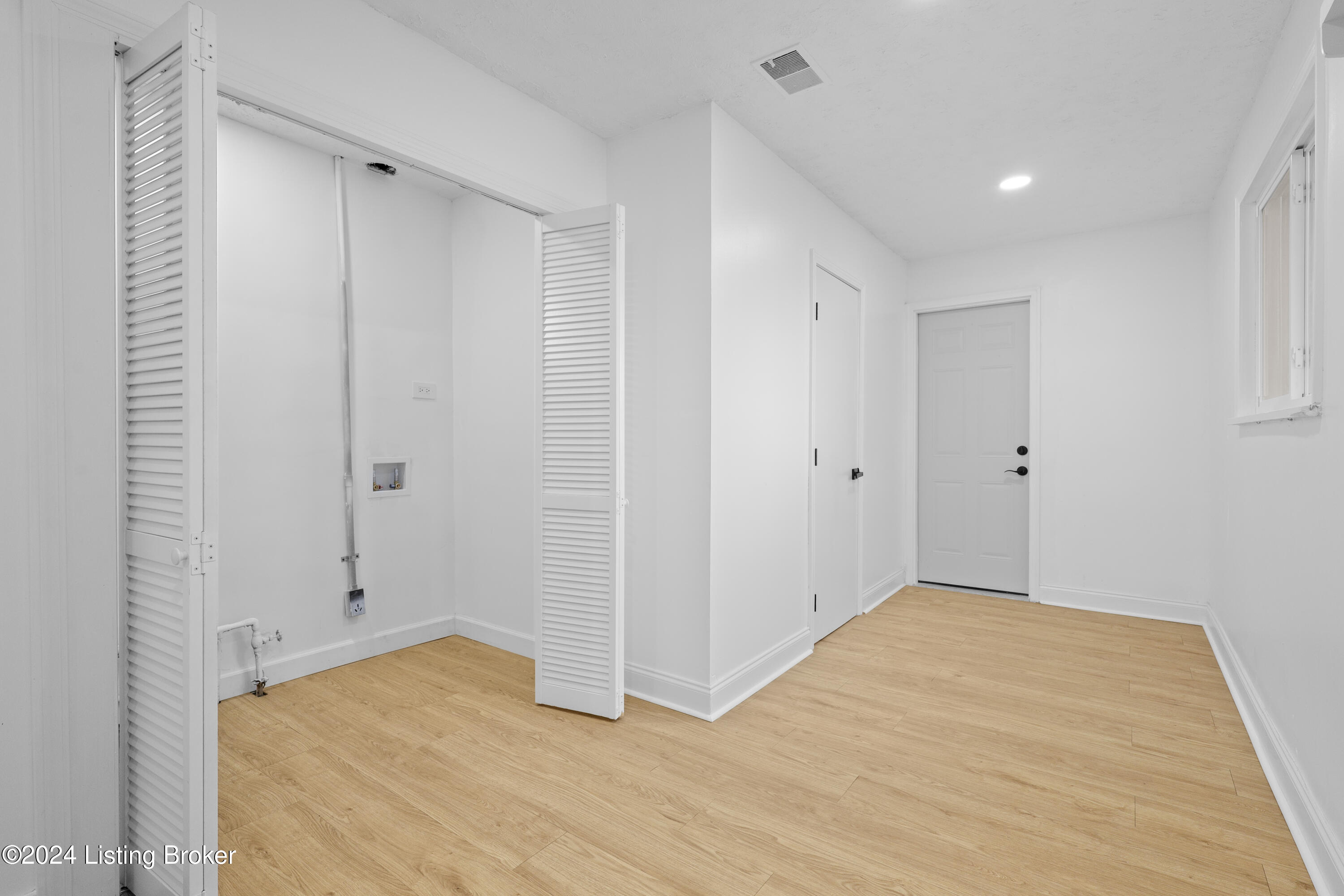 200 E Esplanade Ave
