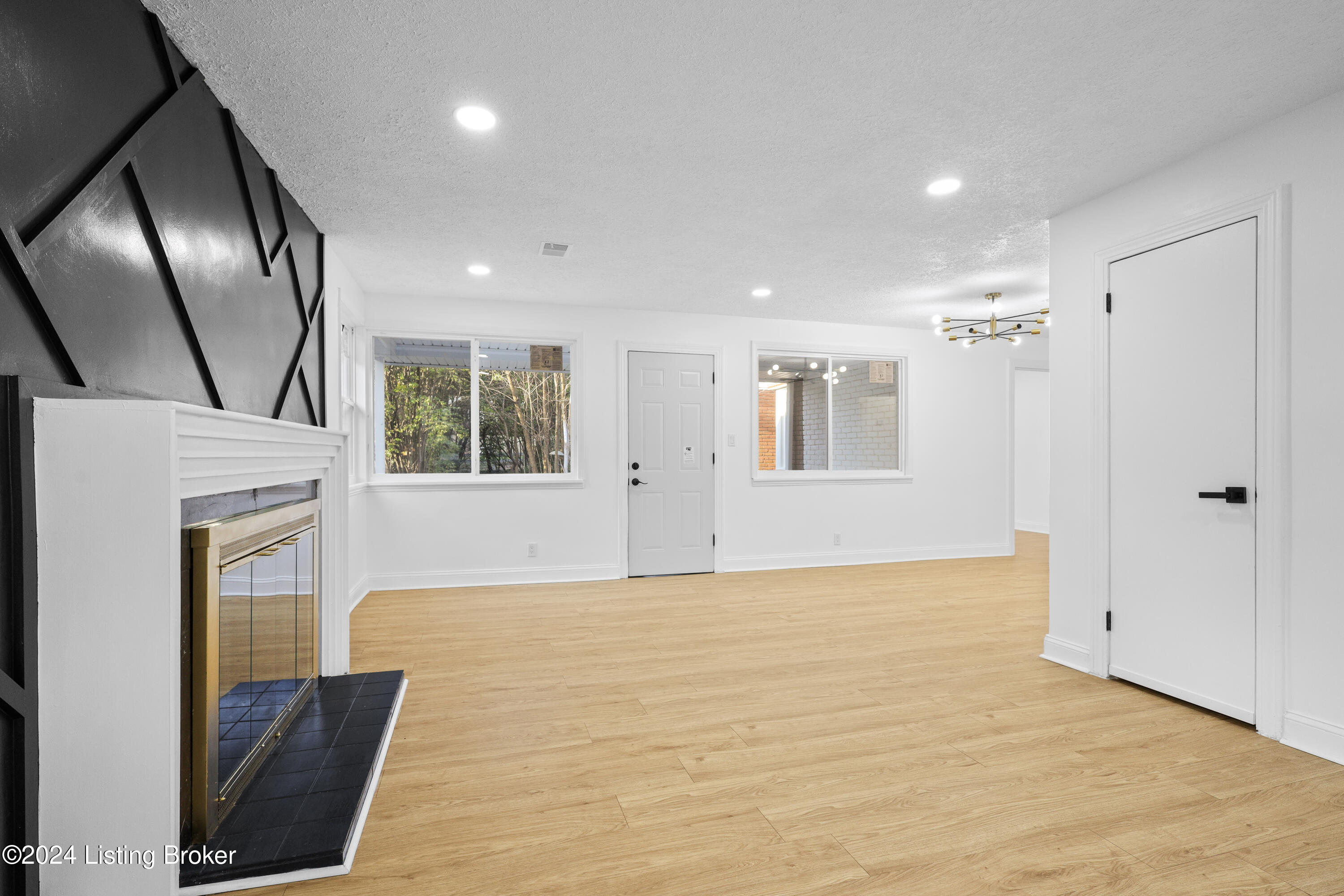 200 E Esplanade Ave