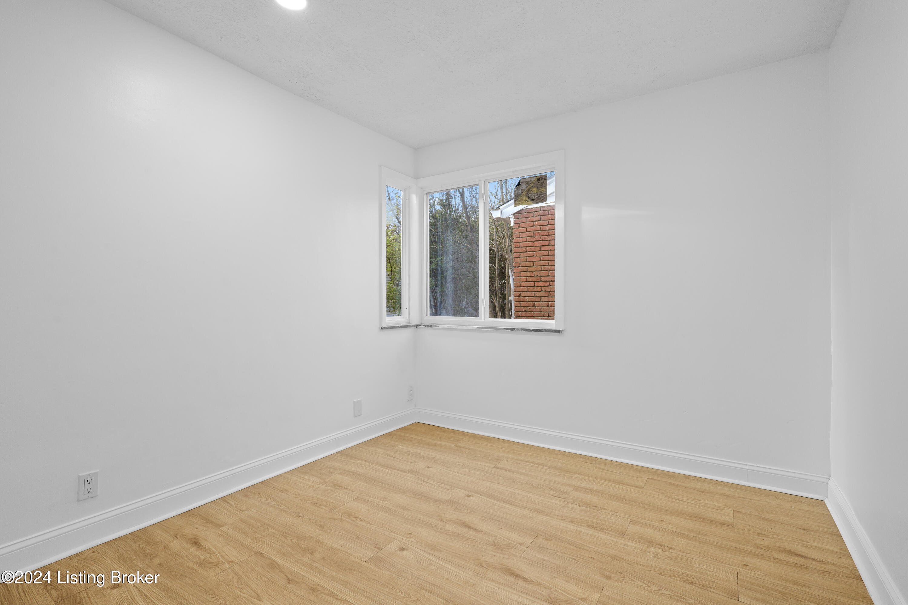 200 E Esplanade Ave
