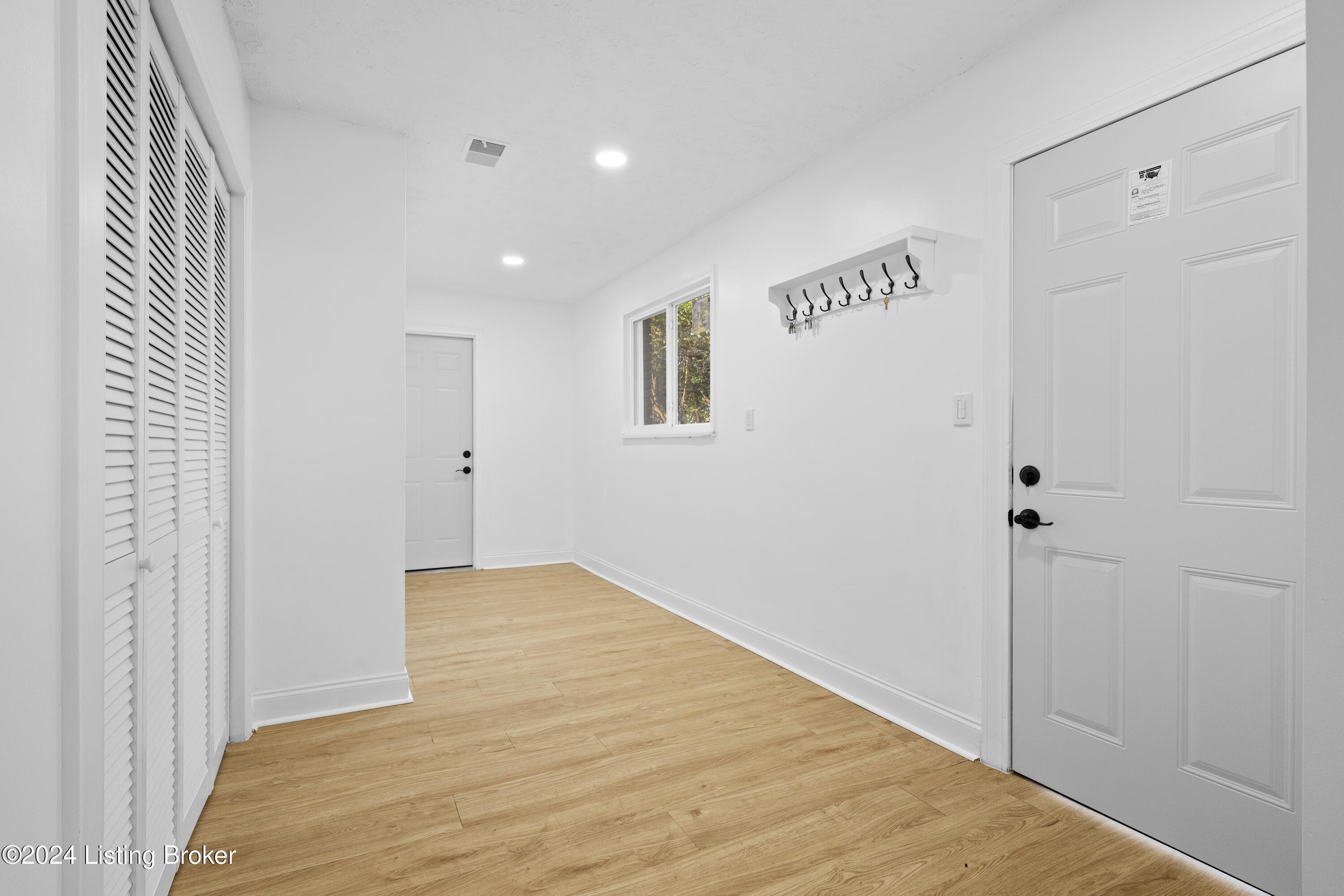200 E Esplanade Ave