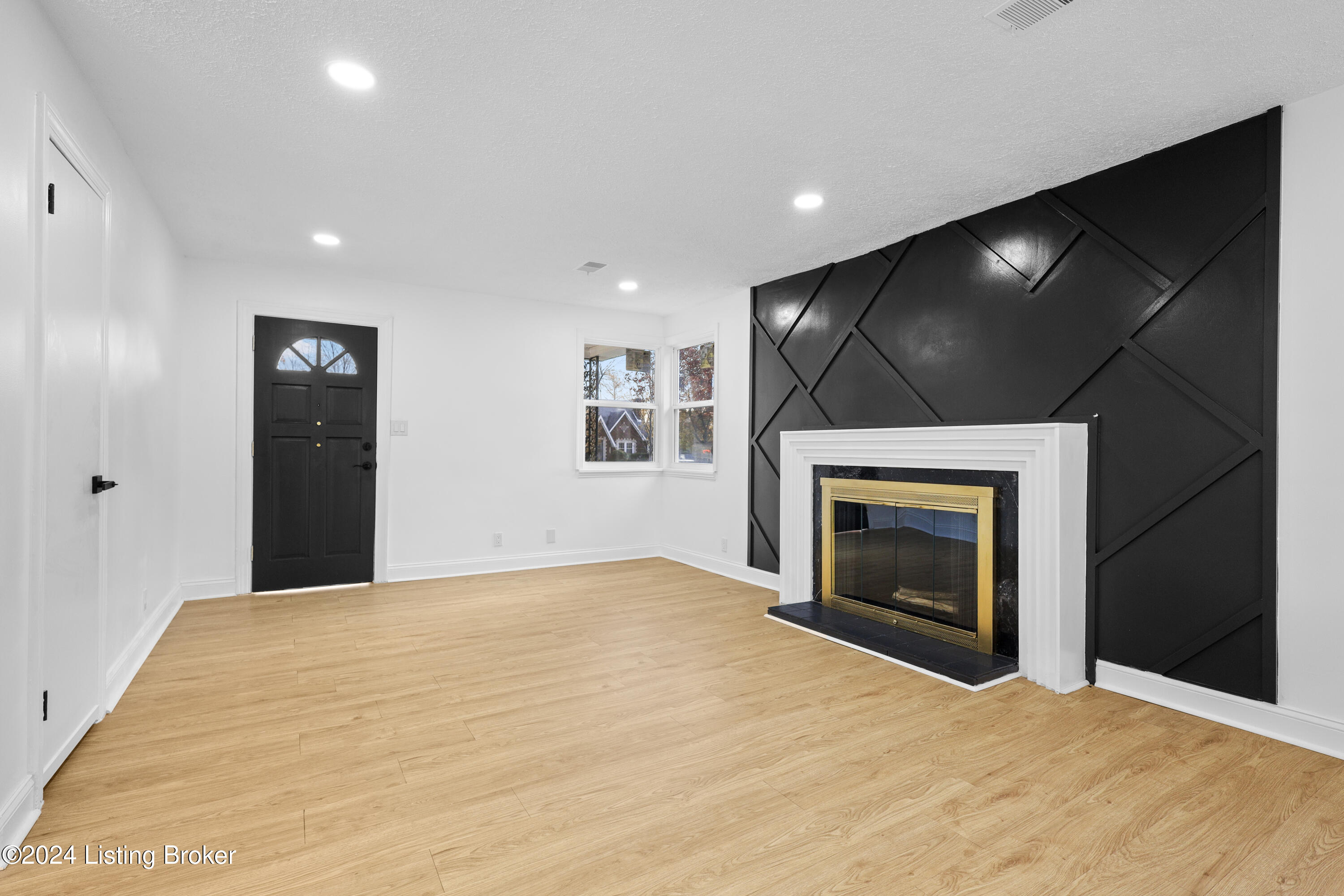 200 E Esplanade Ave