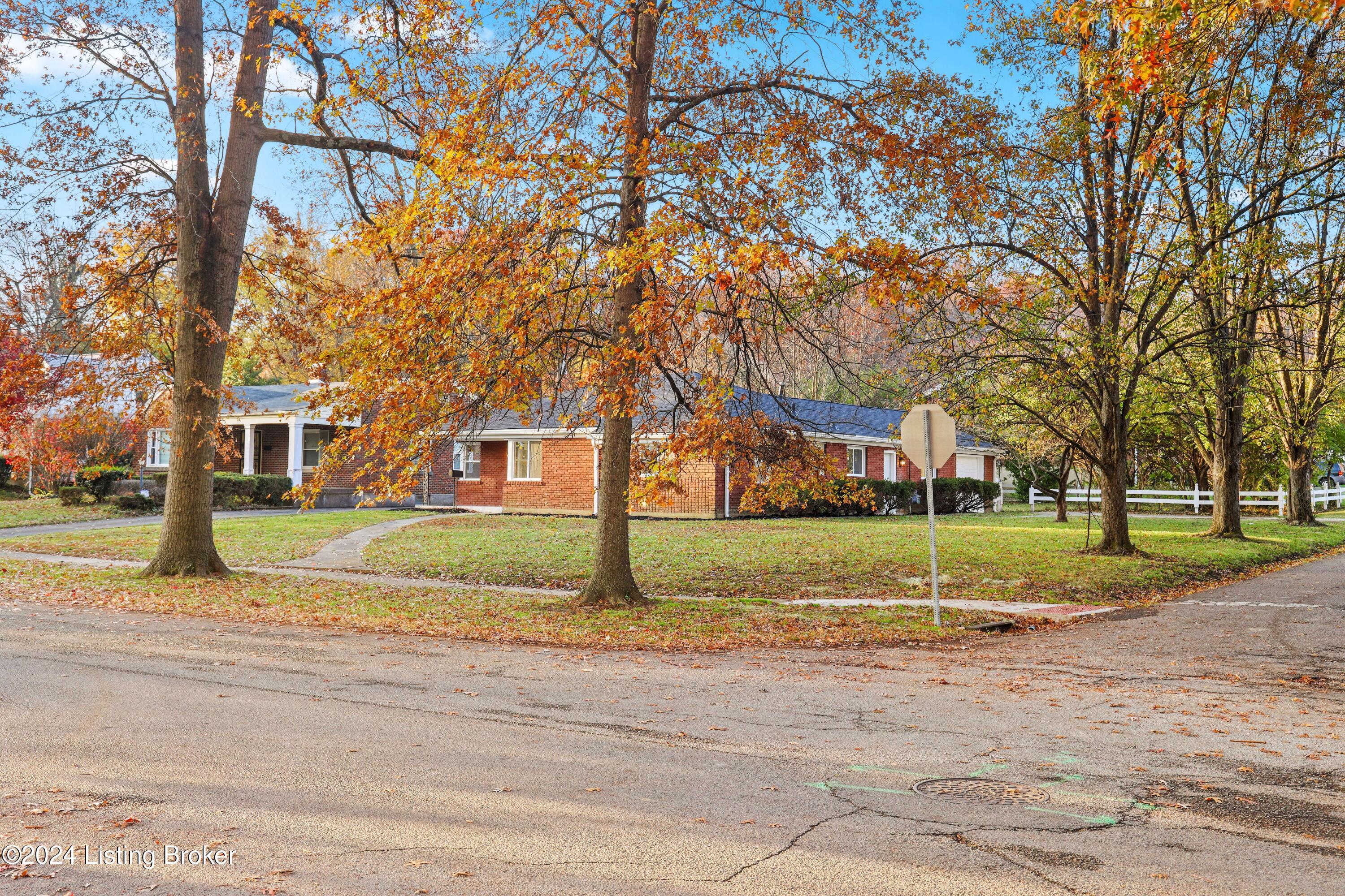 200 E Esplanade Ave