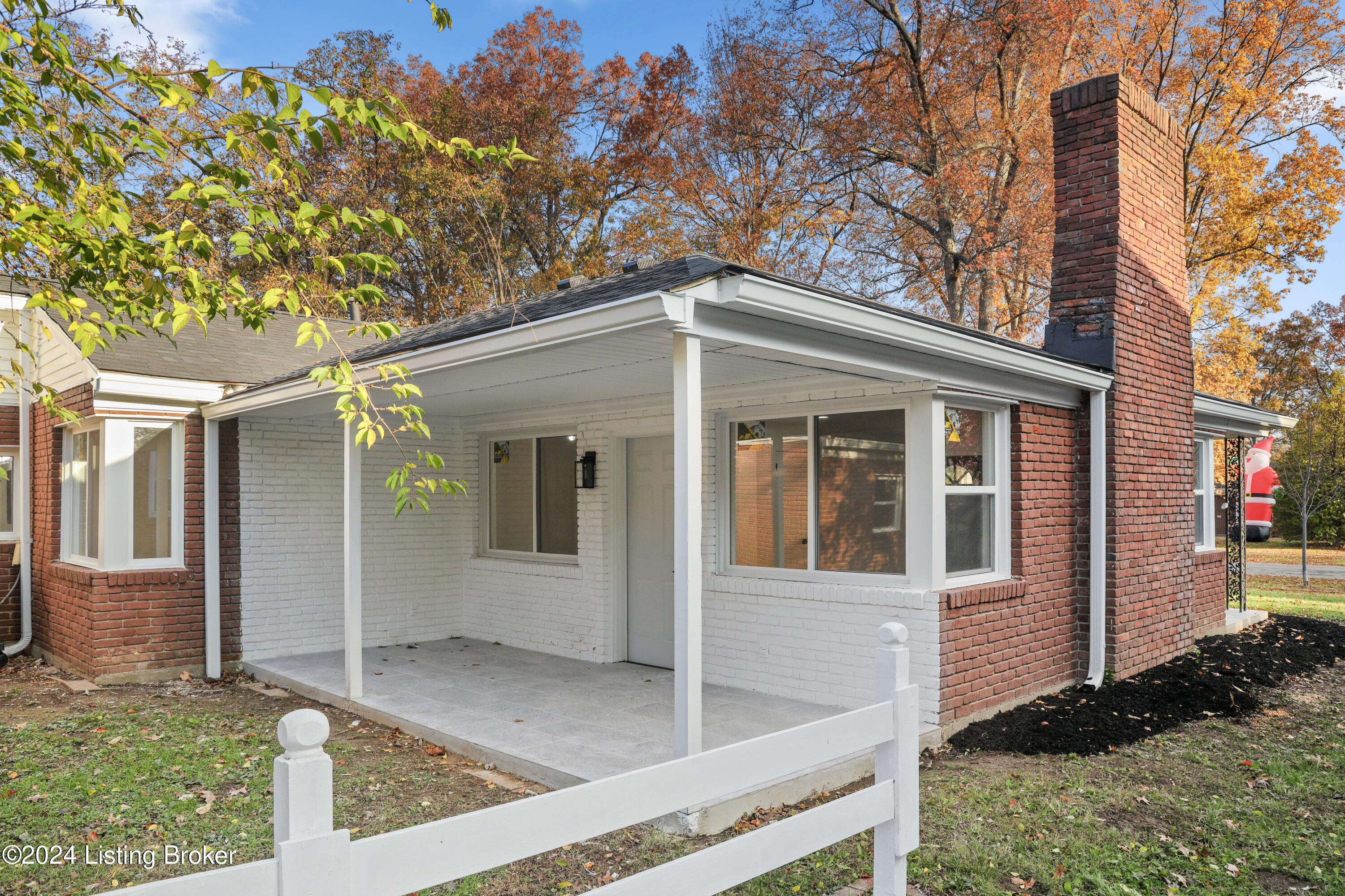 200 E Esplanade Ave