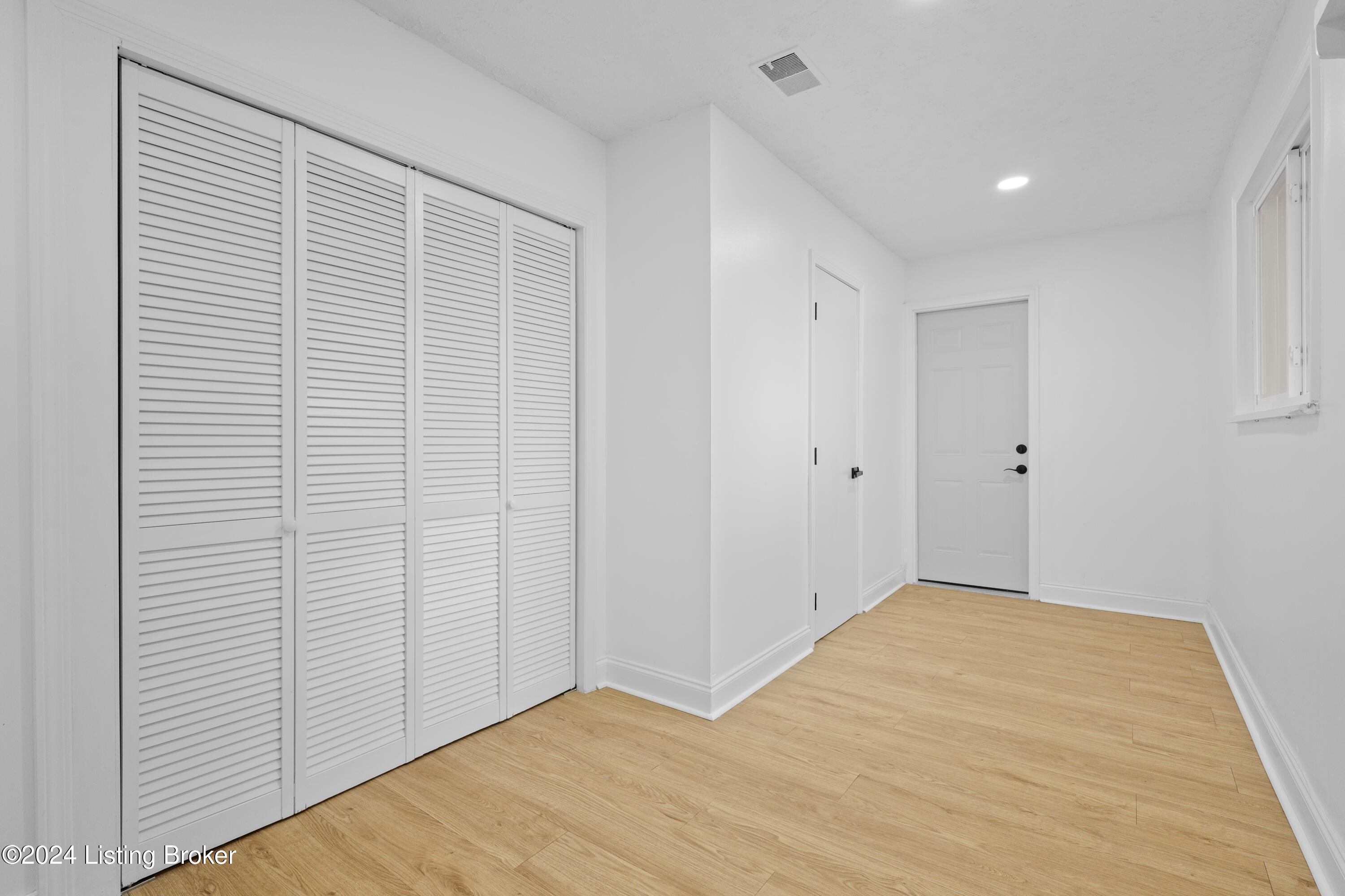 200 E Esplanade Ave