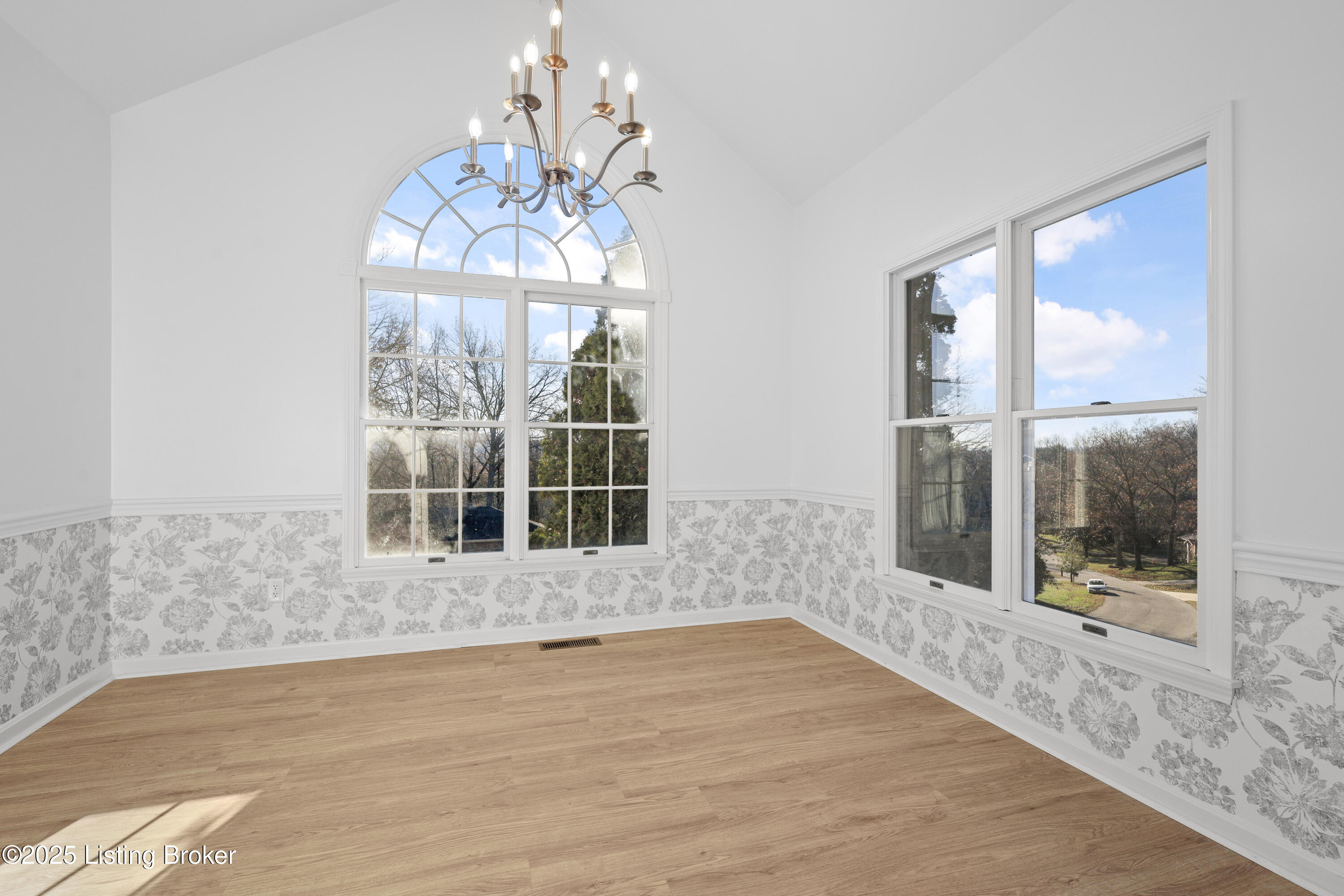 2907 Windsor Forest Dr