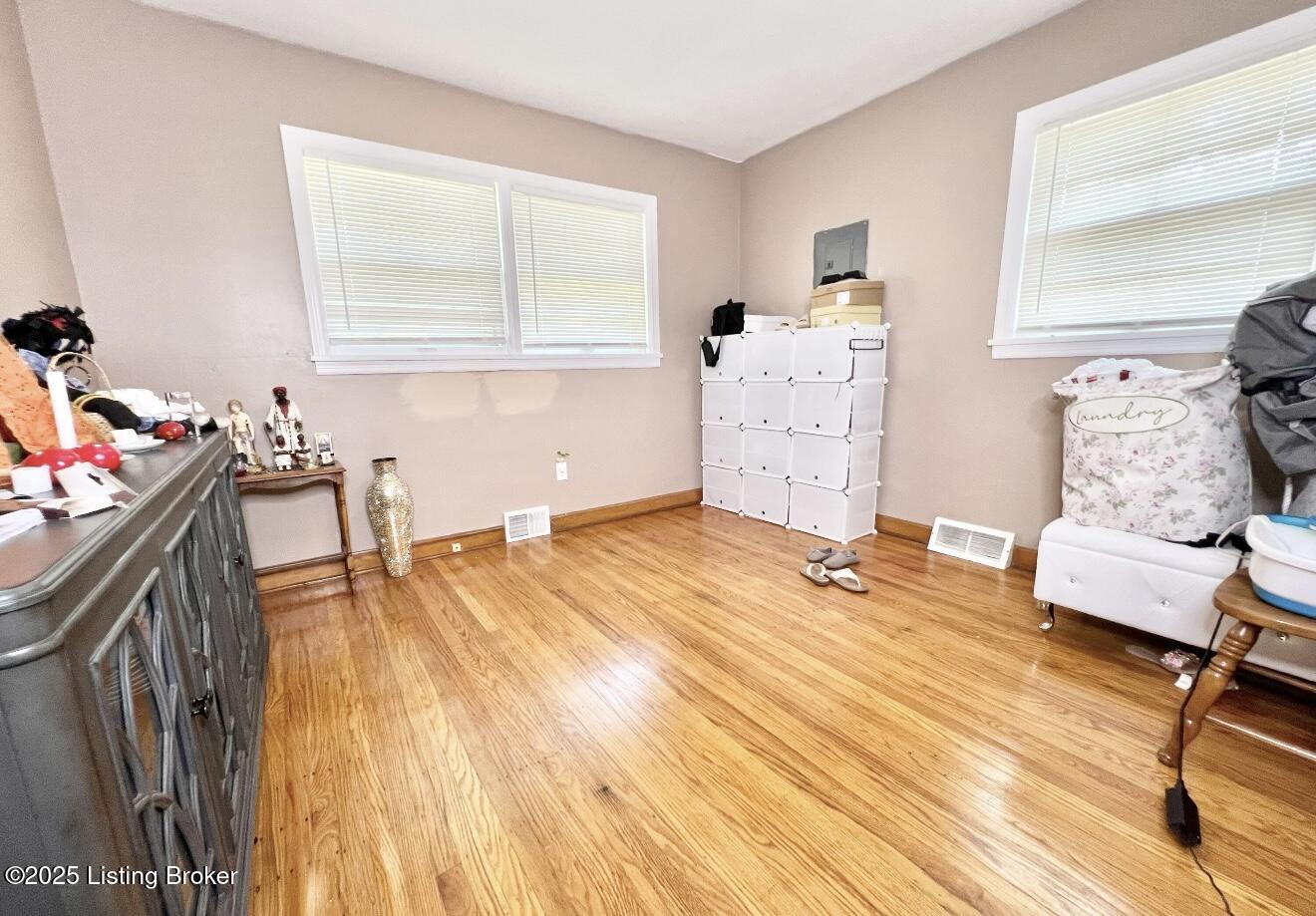 10906 Deering Rd