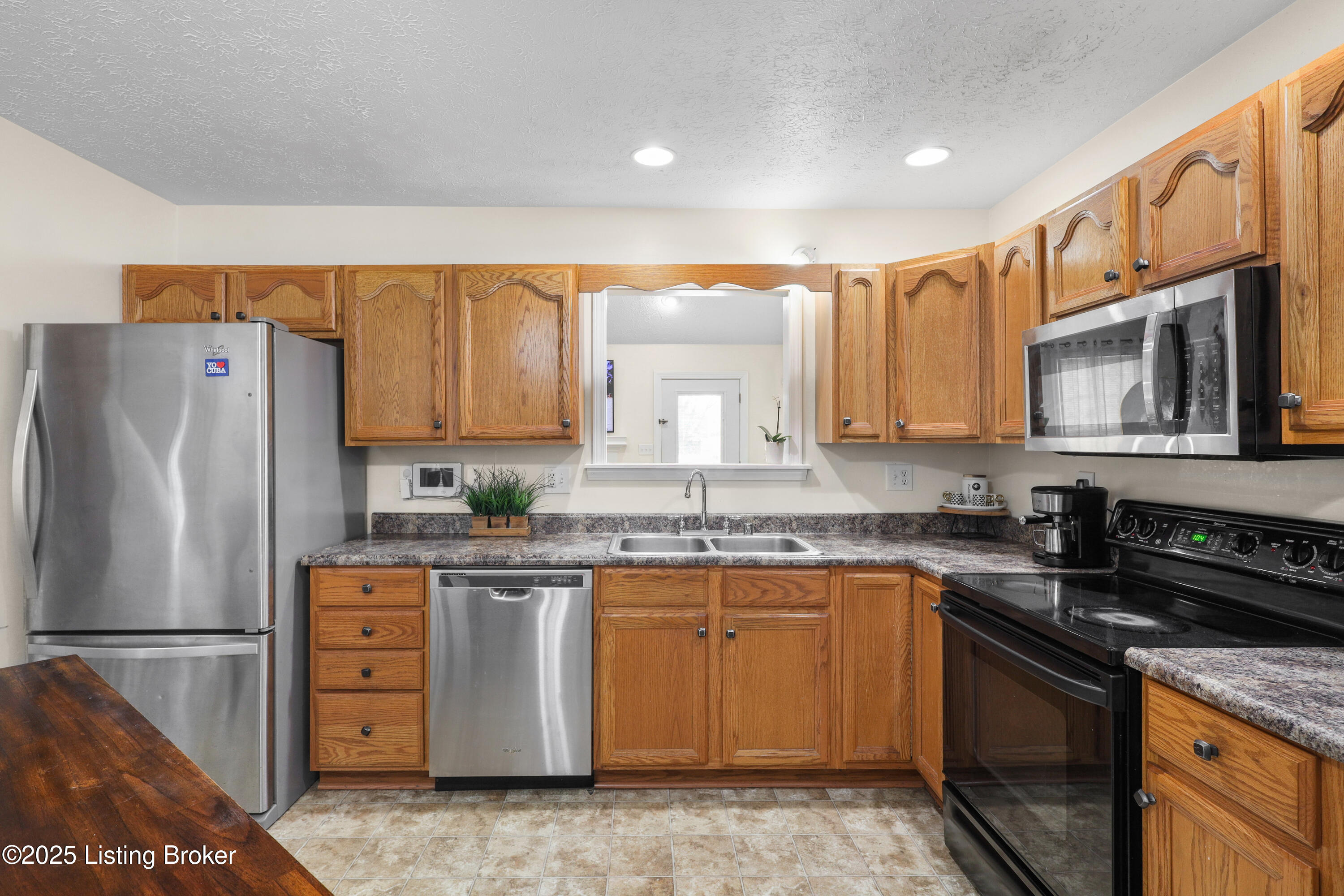 1572 Sadie Ln