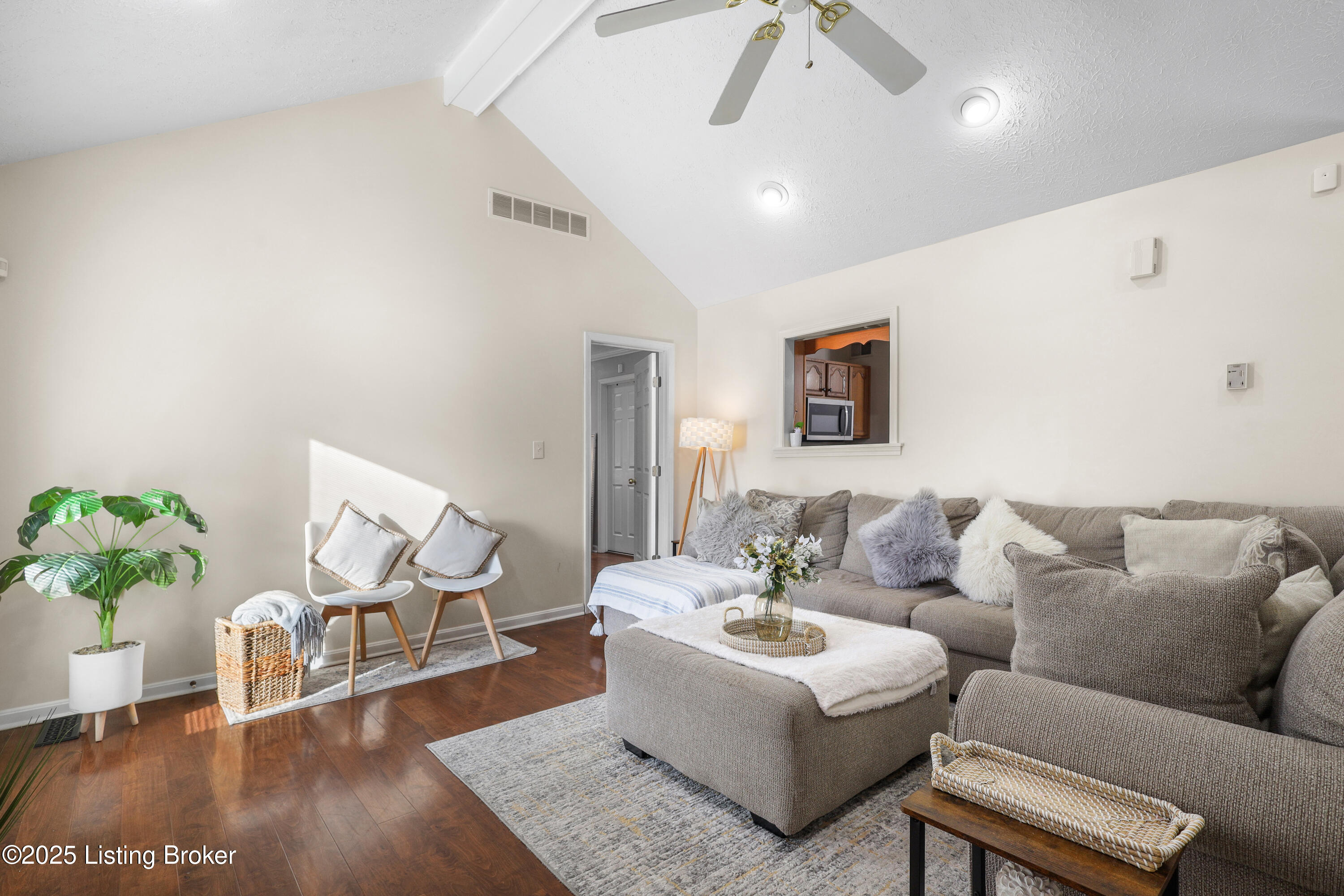 1572 Sadie Ln