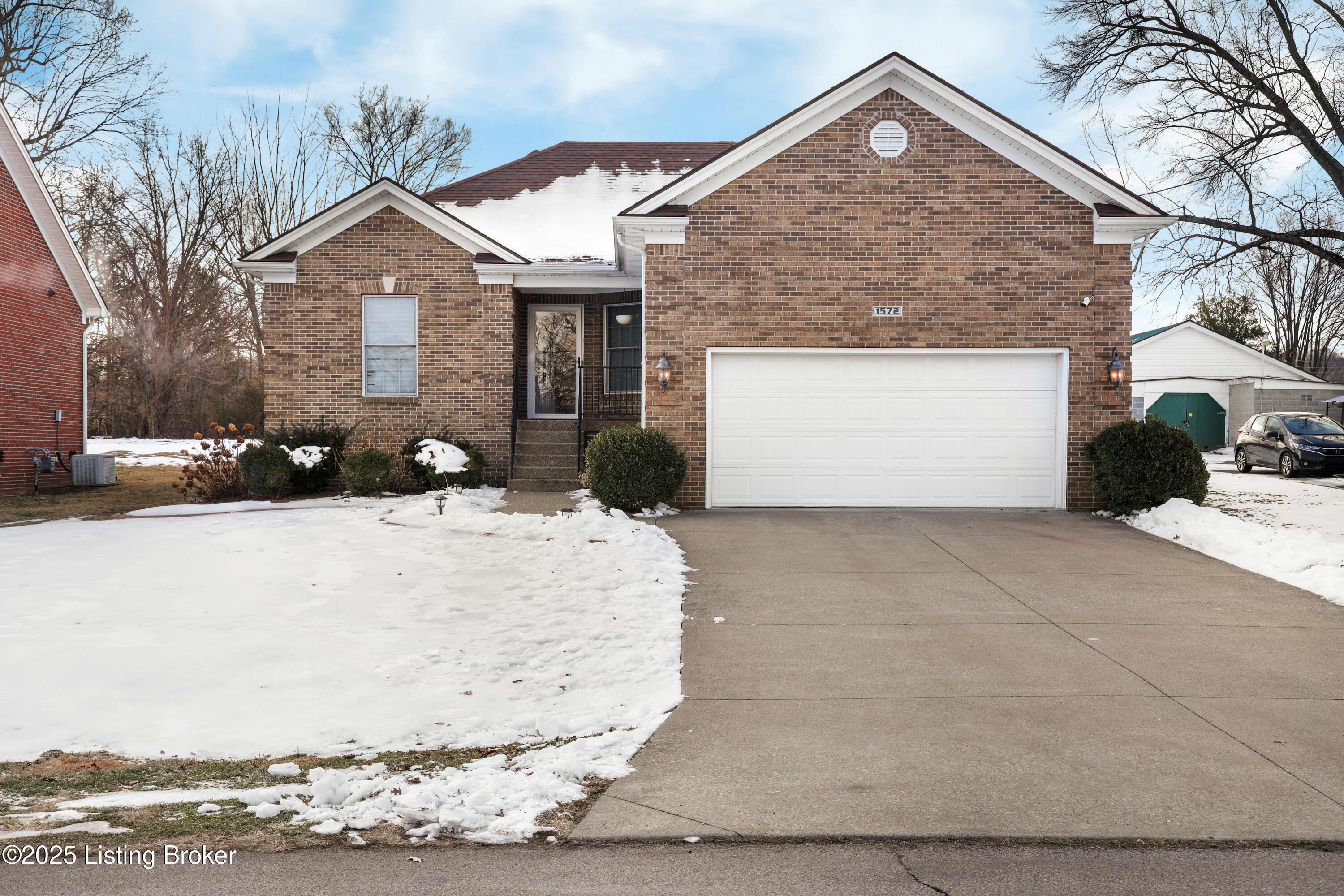 1572 Sadie Ln