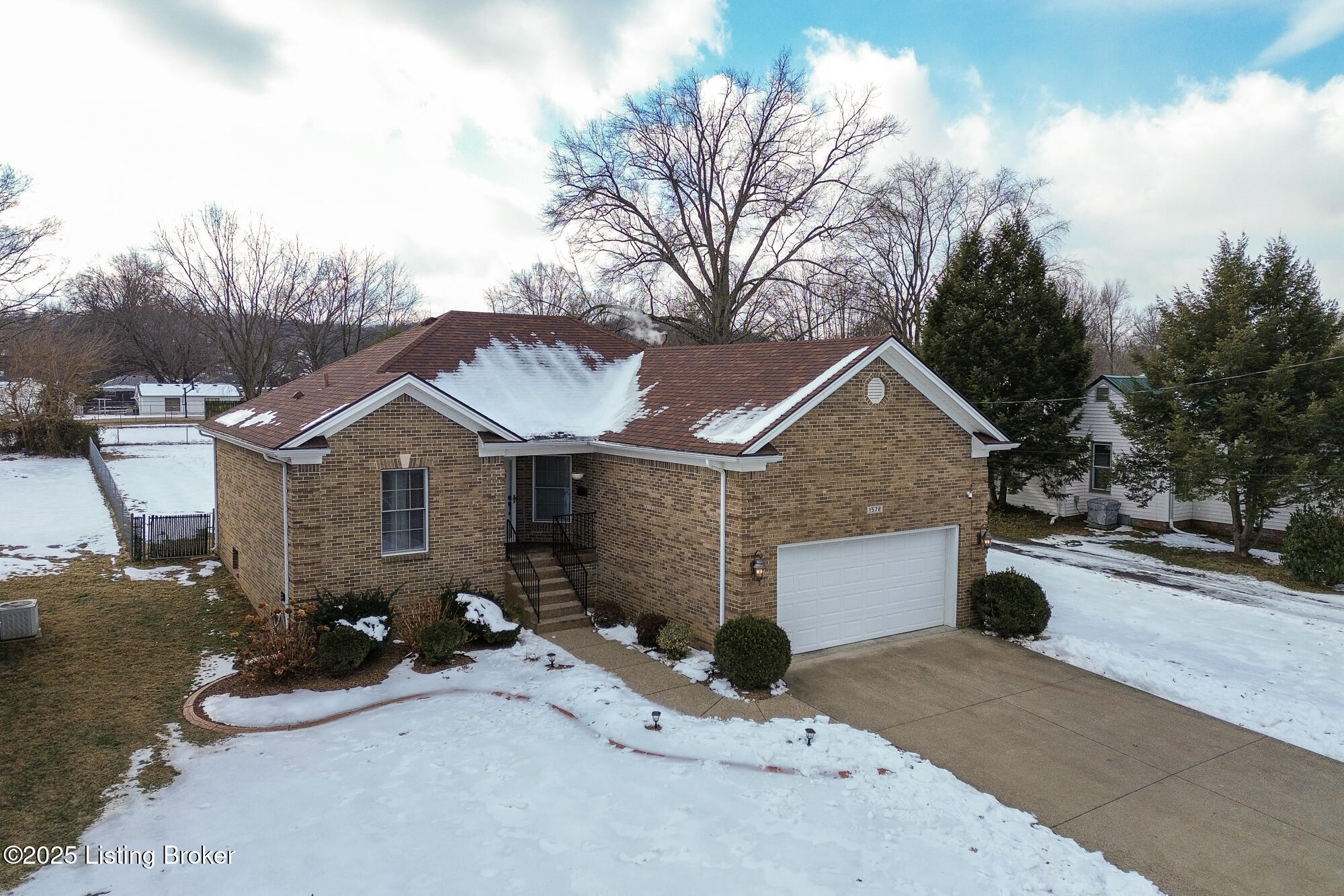 1572 Sadie Ln
