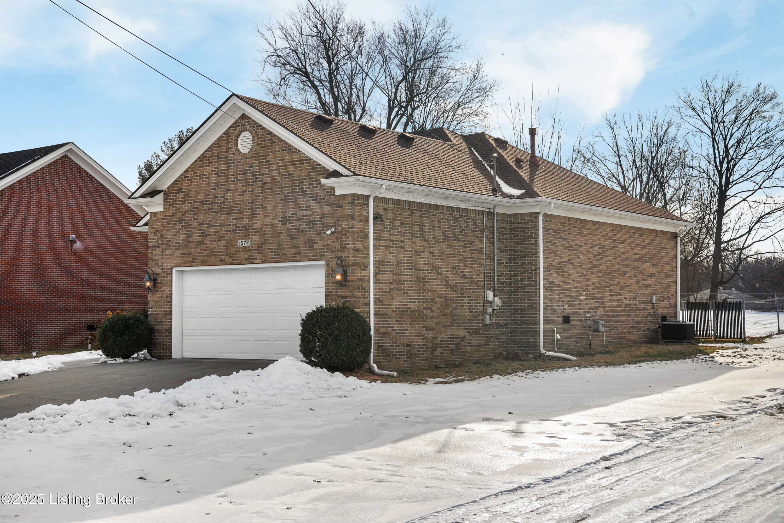1572 Sadie Ln