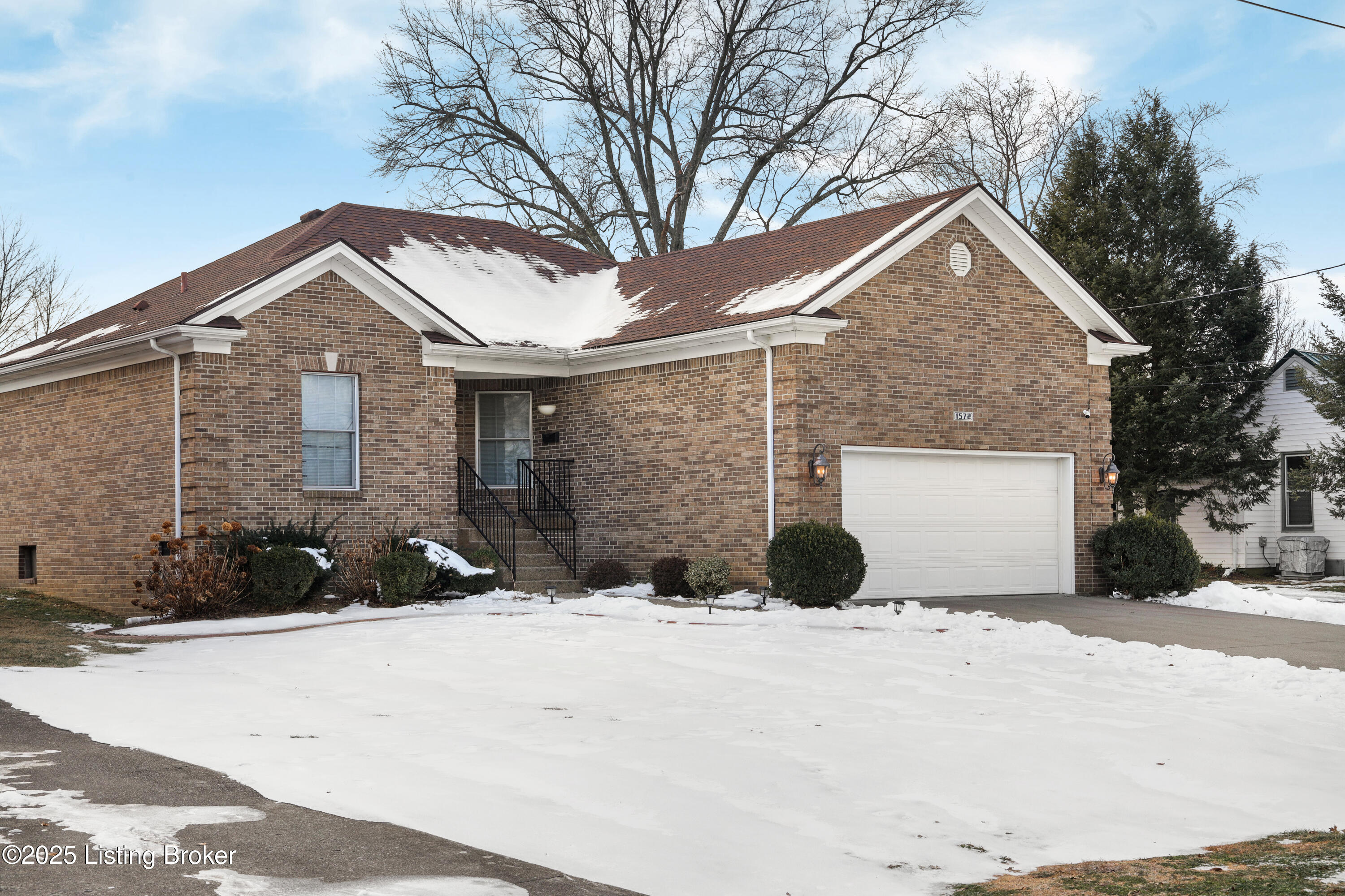 1572 Sadie Ln