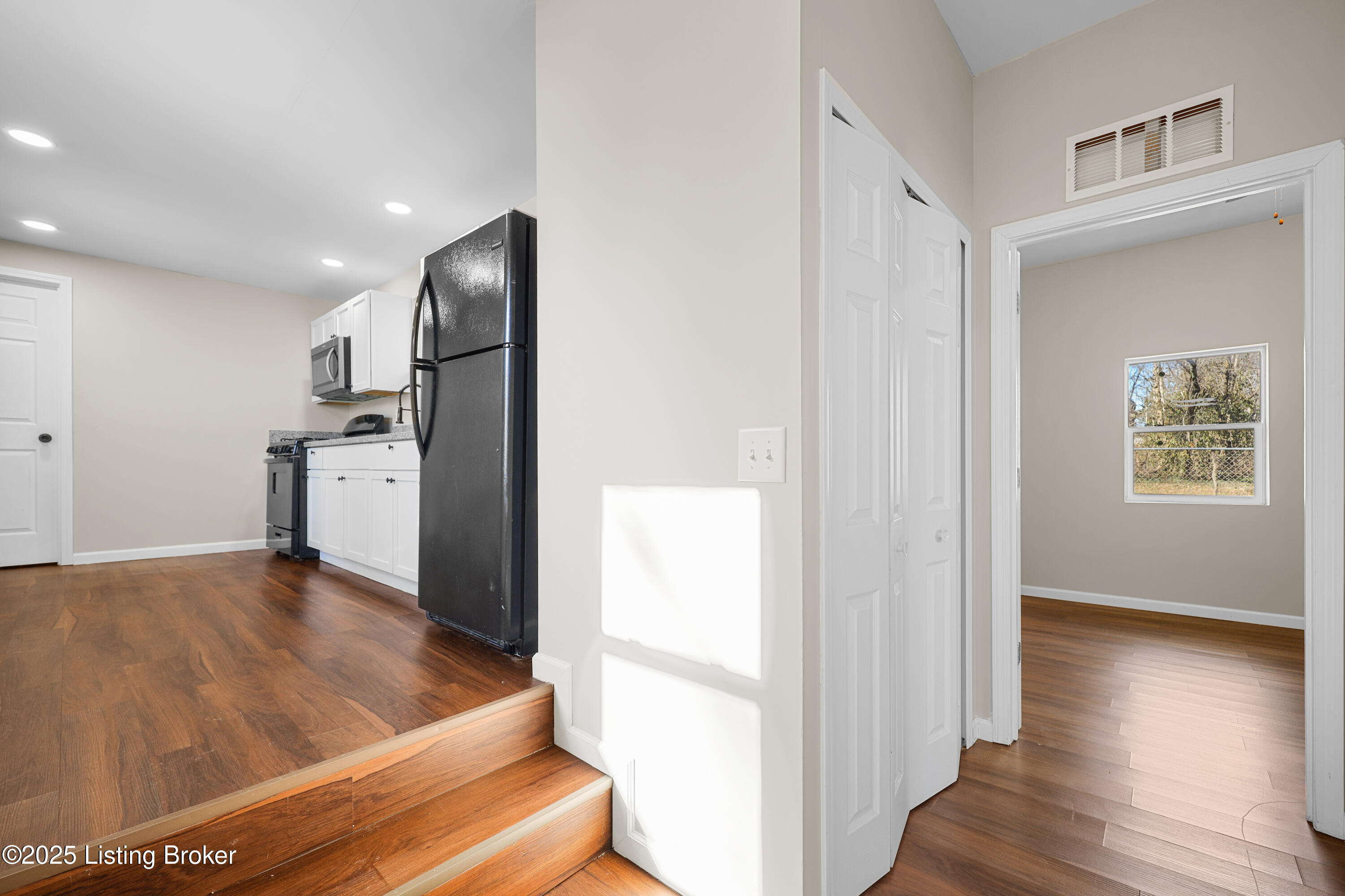 4330 Lynnview Dr