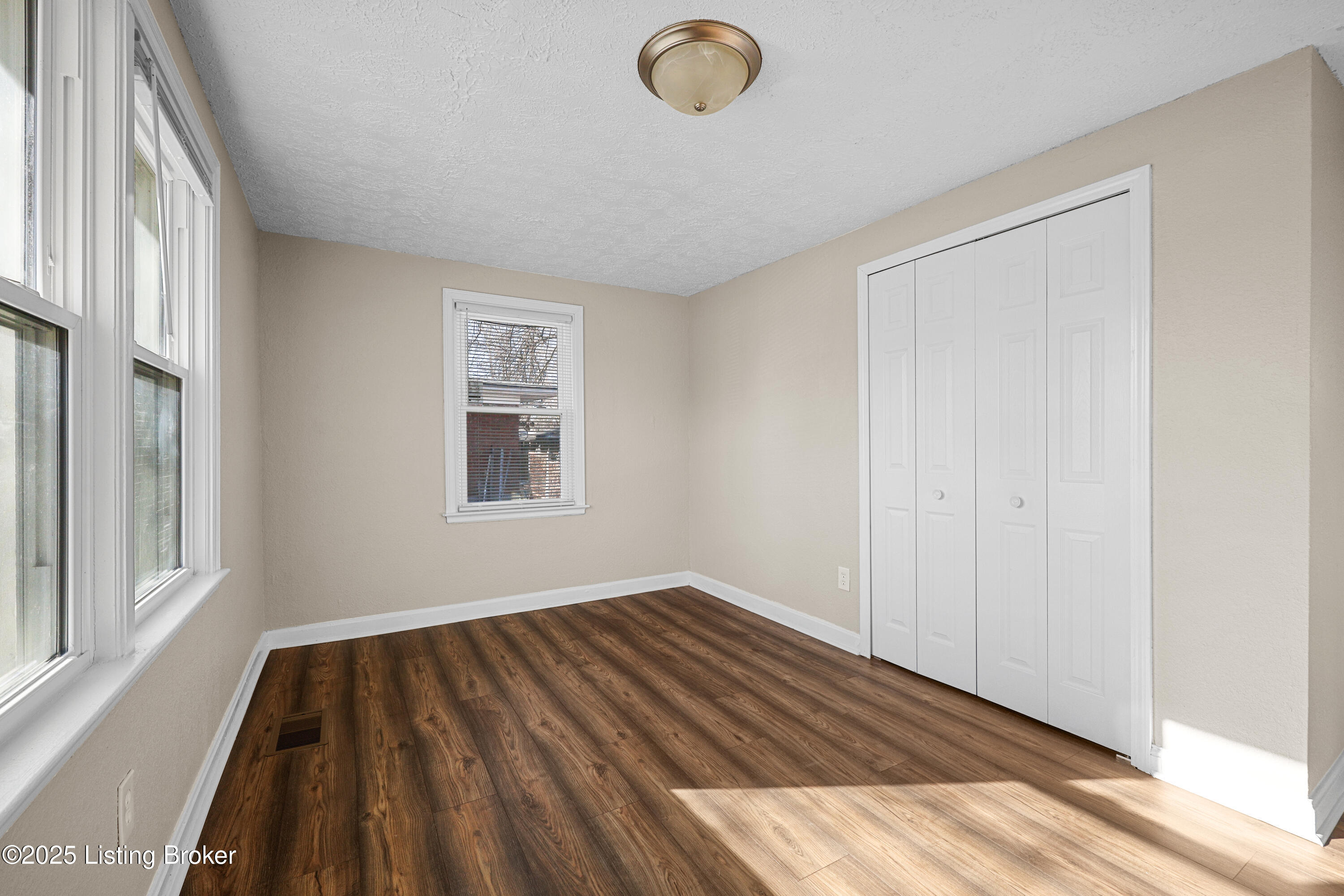 4330 Lynnview Dr