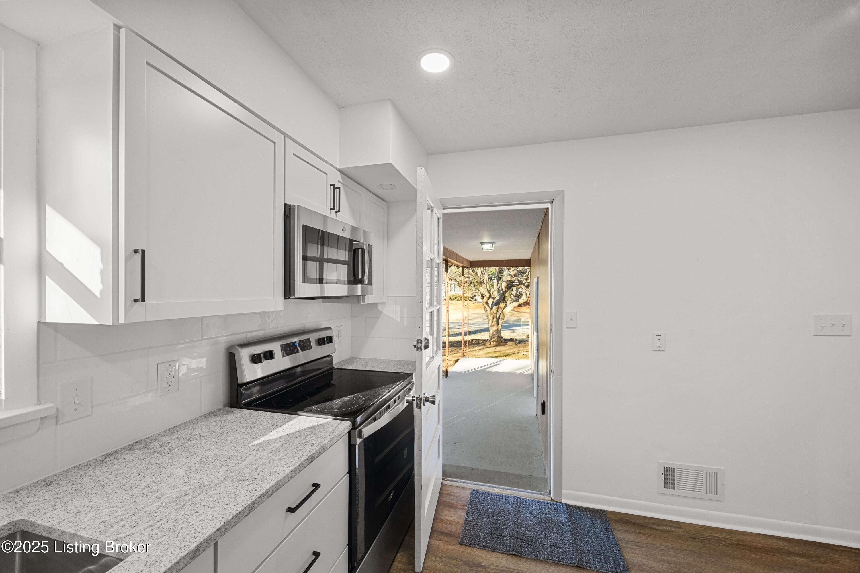 7910 Waterfern Way