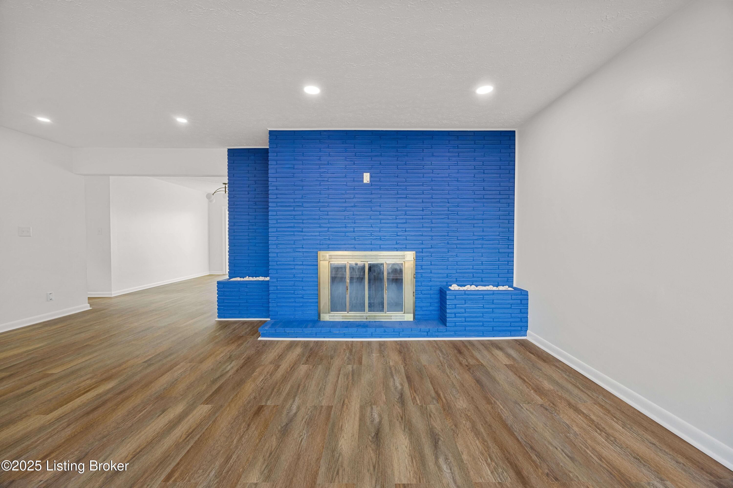 7910 Waterfern Way