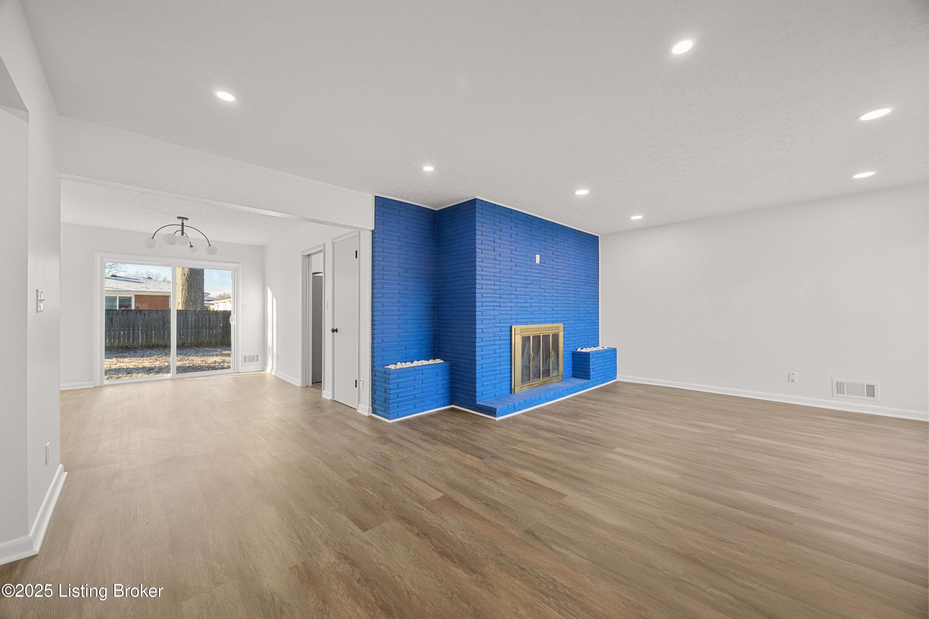 7910 Waterfern Way
