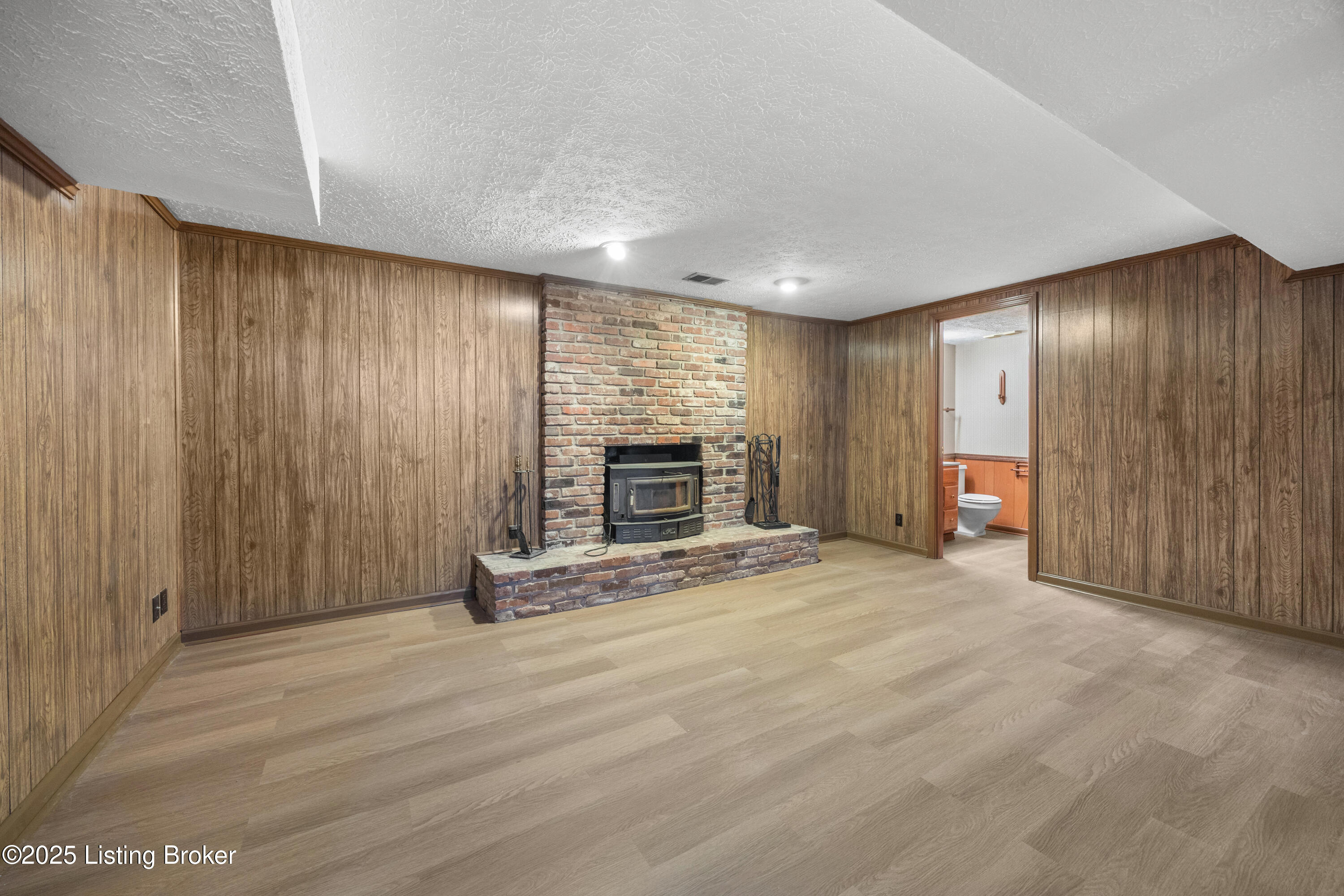 12102 Edenwood Dr