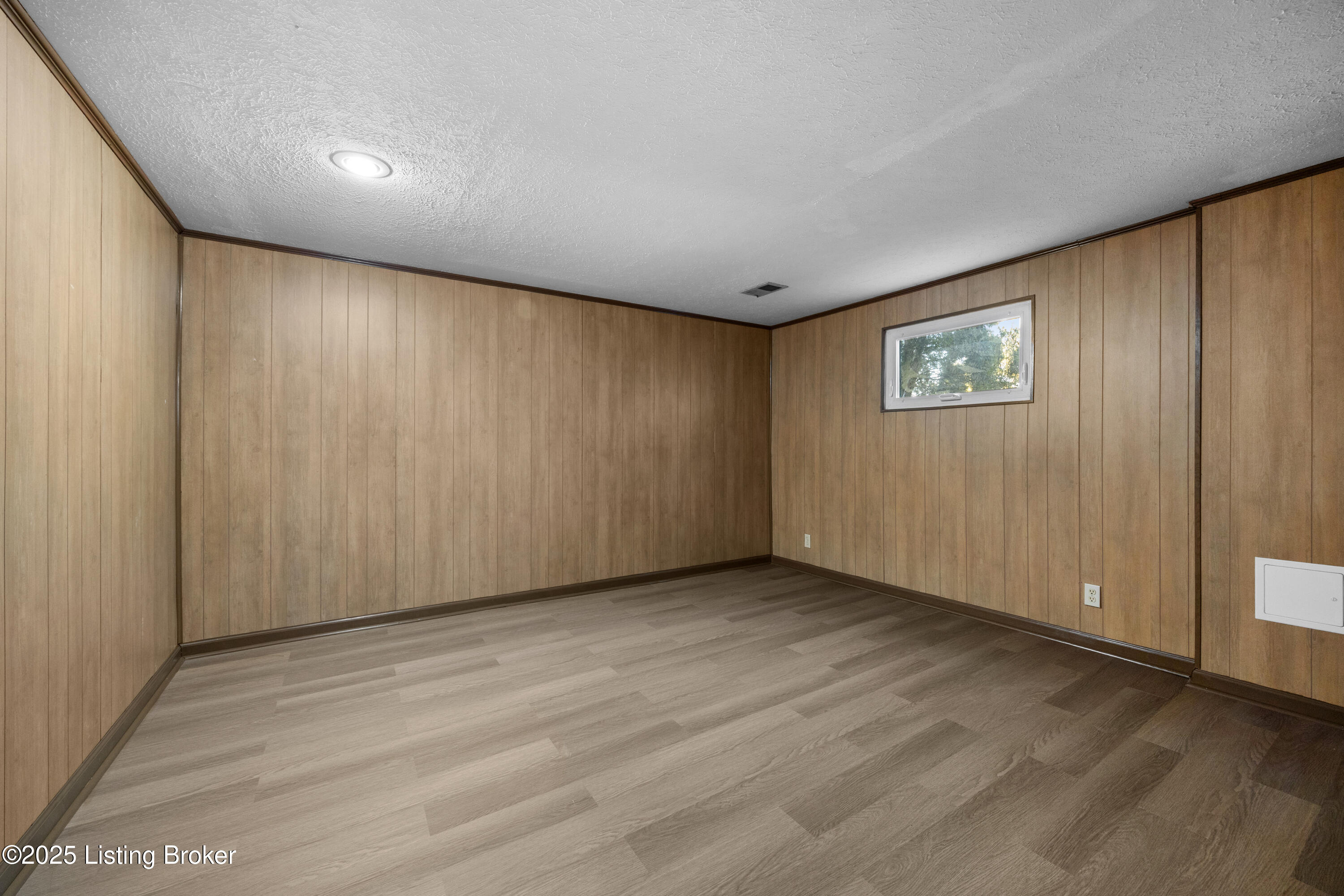 12102 Edenwood Dr
