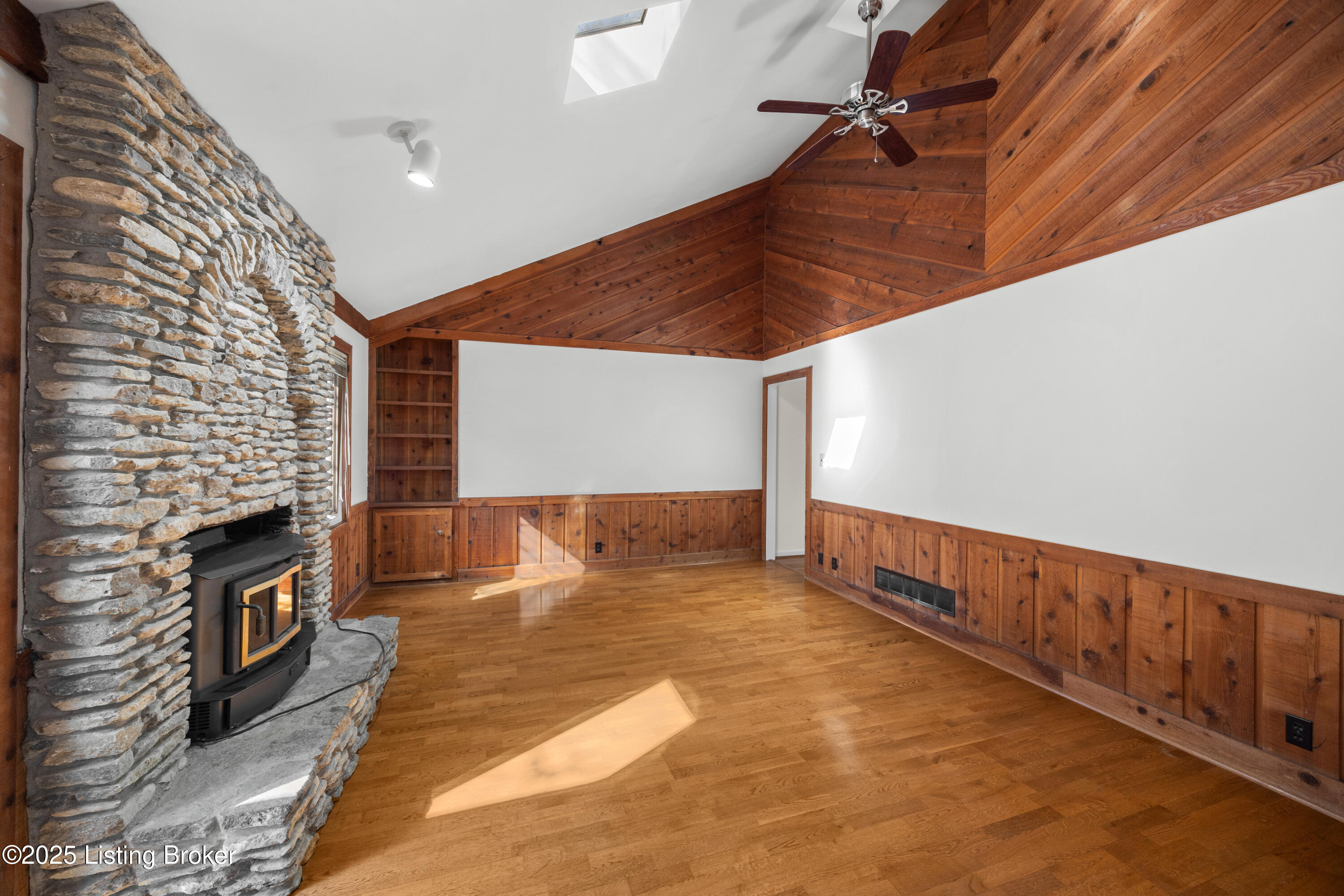 12102 Edenwood Dr